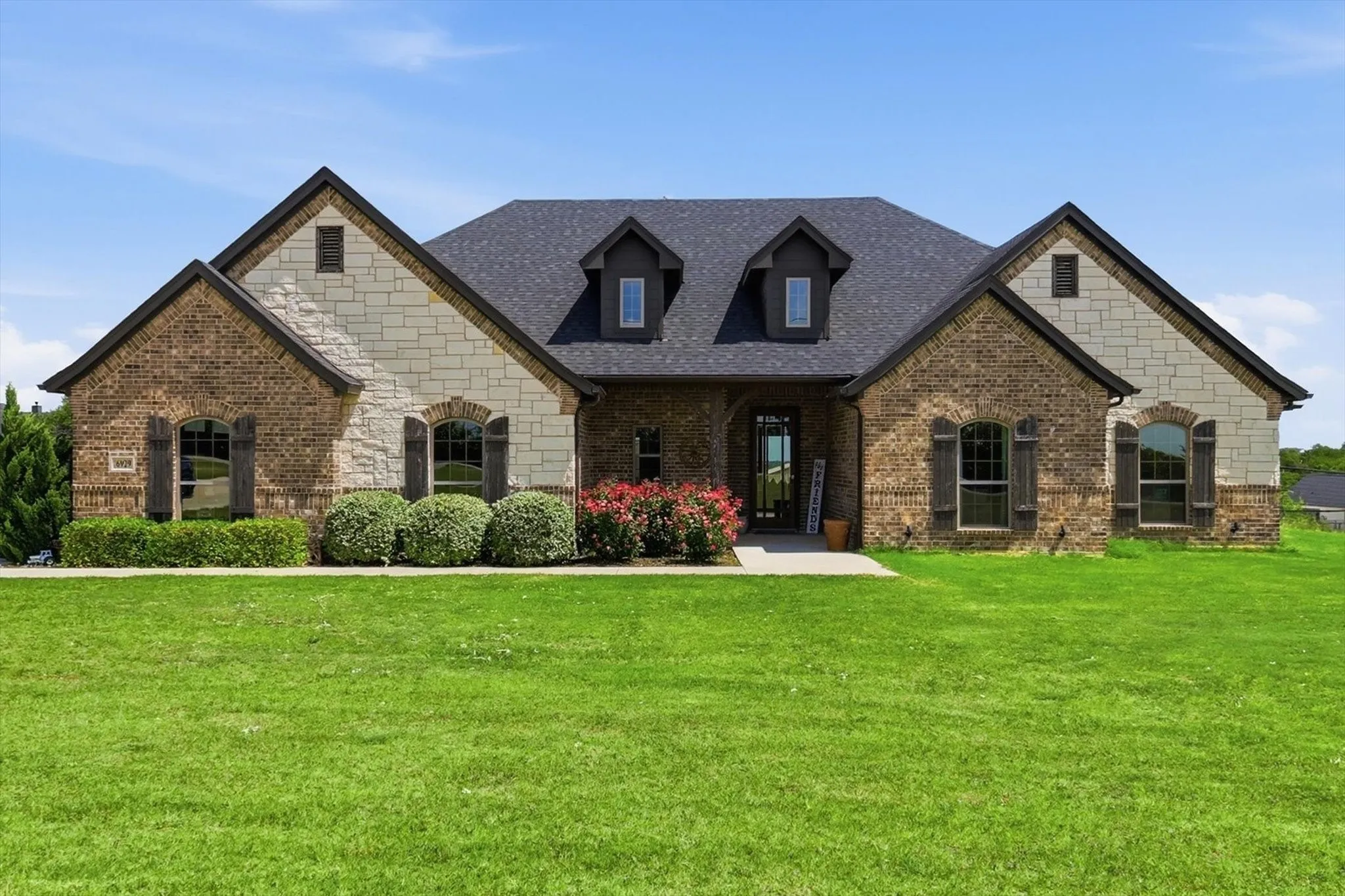 Single Family Residence For Sale in Parker County , 6929 Veal Station Road, Weatherford, Texas 76085, 4 Bedroom, 3 Bathroom, 3 Garage spaces, 2,328 Sqft, built in 2020, mls#21318410, Real Estate Agent in Weatherford, Homes For Sale in Parker county, Homes For Sale in Weatherford, Realtor in Weatherford Texas, Real Estate Brokerage Independent Realty Texas, Luminita Cordes Realtor