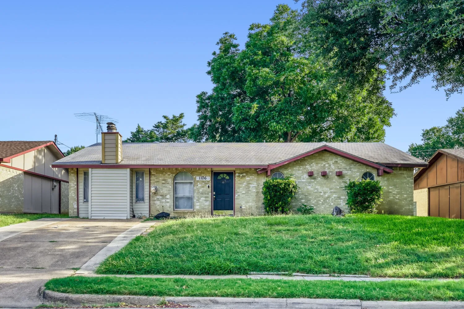 Single Family Residence For Sale in Dallas County , 1106 Cielo Vista Drive, Grand Prairie, Texas 75052, 3 Bedroom, 2 Bathroom, Garage spaces, 1,813 Sqft, built in 1972, mls#21317178, Real Estate Agent in Grand Prairie, Homes For Sale in Dallas county, Homes For Sale in Grand Prairie, Realtor in Grand Prairie Texas, Real Estate Brokerage Independent Realty Texas, Luminita Cordes Realtor