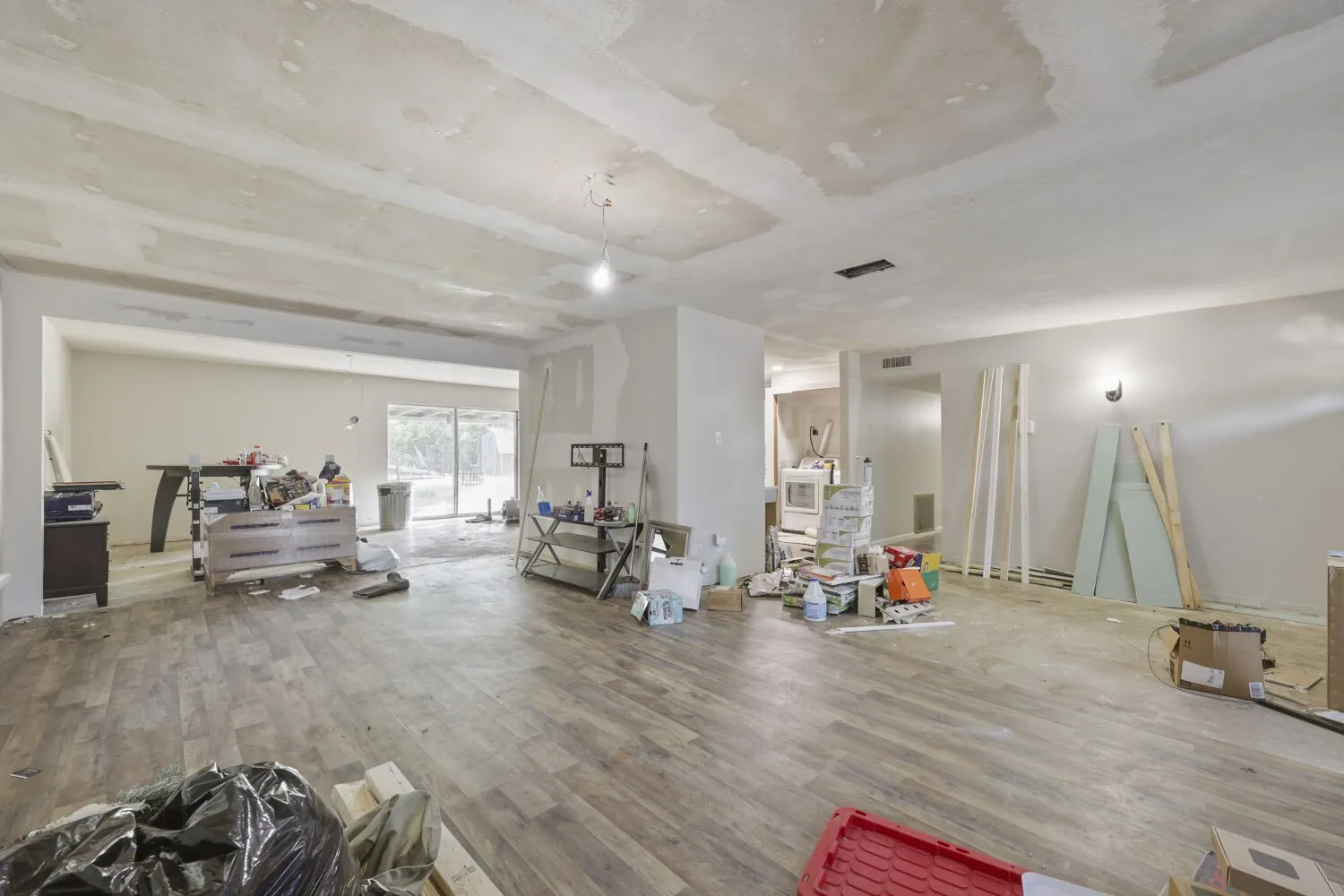 Single Family Residence For Sale in Dallas County , 1106 Cielo Vista Drive, Grand Prairie, Texas 75052, 3 Bedroom, 2 Bathroom, Garage spaces, 1,813 Sqft, built in 1972, mls#21317178, Real Estate Agent in Grand Prairie, Homes For Sale in Dallas county, Homes For Sale in Grand Prairie, Realtor in Grand Prairie Texas, Real Estate Brokerage Independent Realty Texas, Luminita Cordes Realtor