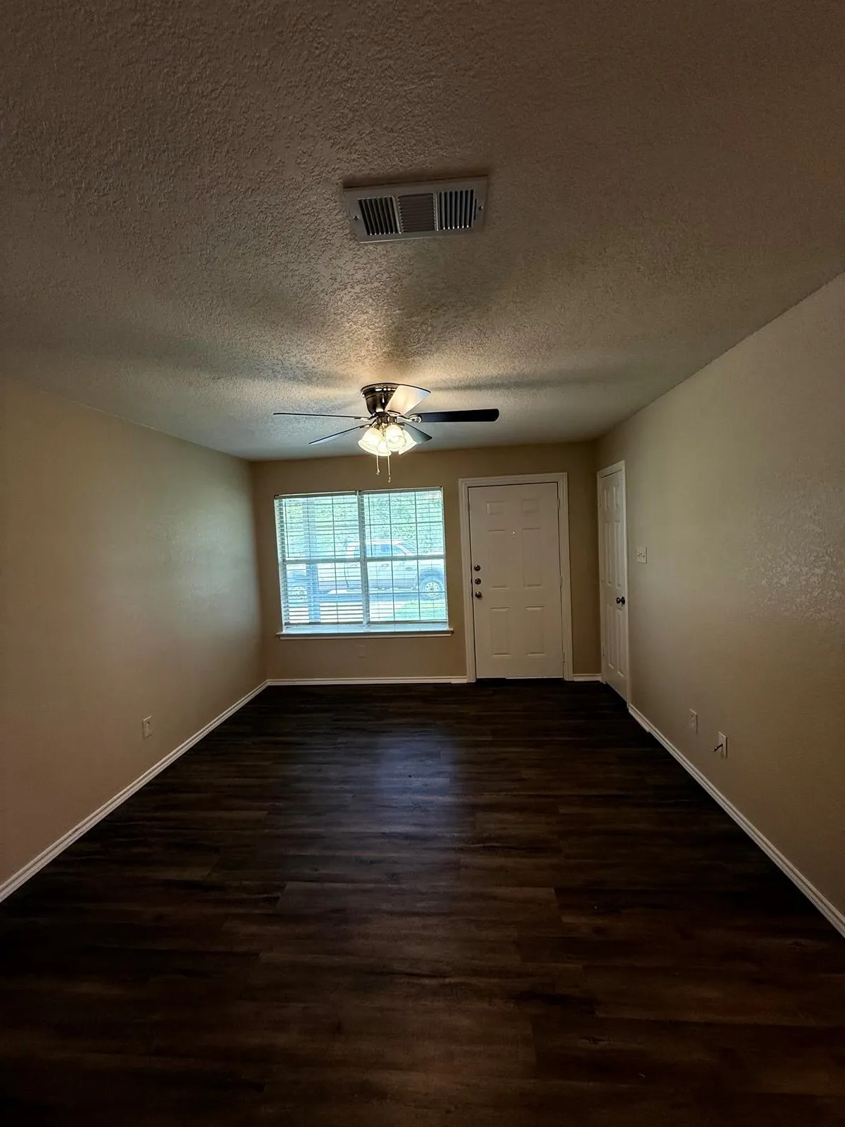 Duplex For Rent in Cooke County , 400 Blackwood Street 402, Gainesville, Texas 76240, 3 Bedrooms, 1 Bathroom, Garage spaces, 936 Sqft, built in 2006, Price $1,325, mls#21303765, Real Estate Agent in Gainesville, Homes For Rent in Cooke county, Homes For Rent in Gainesville, Realtor in Gainesville Texas, Real Estate Brokerage Independent Realty Texas, Luminita Cordes Realtor