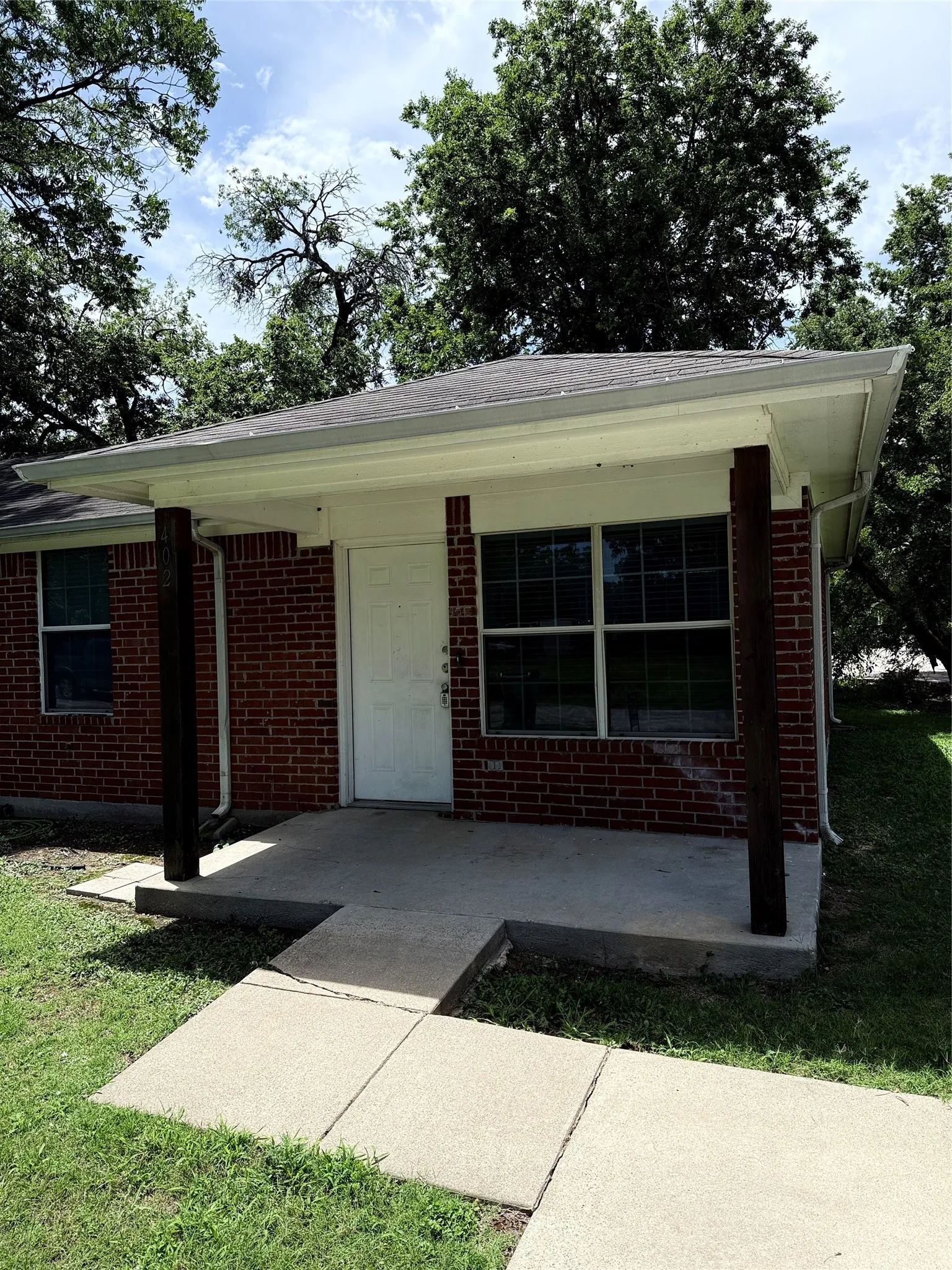 Duplex For Rent in Cooke County , 400 Blackwood Street 402, Gainesville, Texas 76240, 3 Bedrooms, 1 Bathroom, Garage spaces, 936 Sqft, built in 2006, Price $1,325, mls#21303765, Real Estate Agent in Gainesville, Homes For Rent in Cooke county, Homes For Rent in Gainesville, Realtor in Gainesville Texas, Real Estate Brokerage Independent Realty Texas, Luminita Cordes Realtor