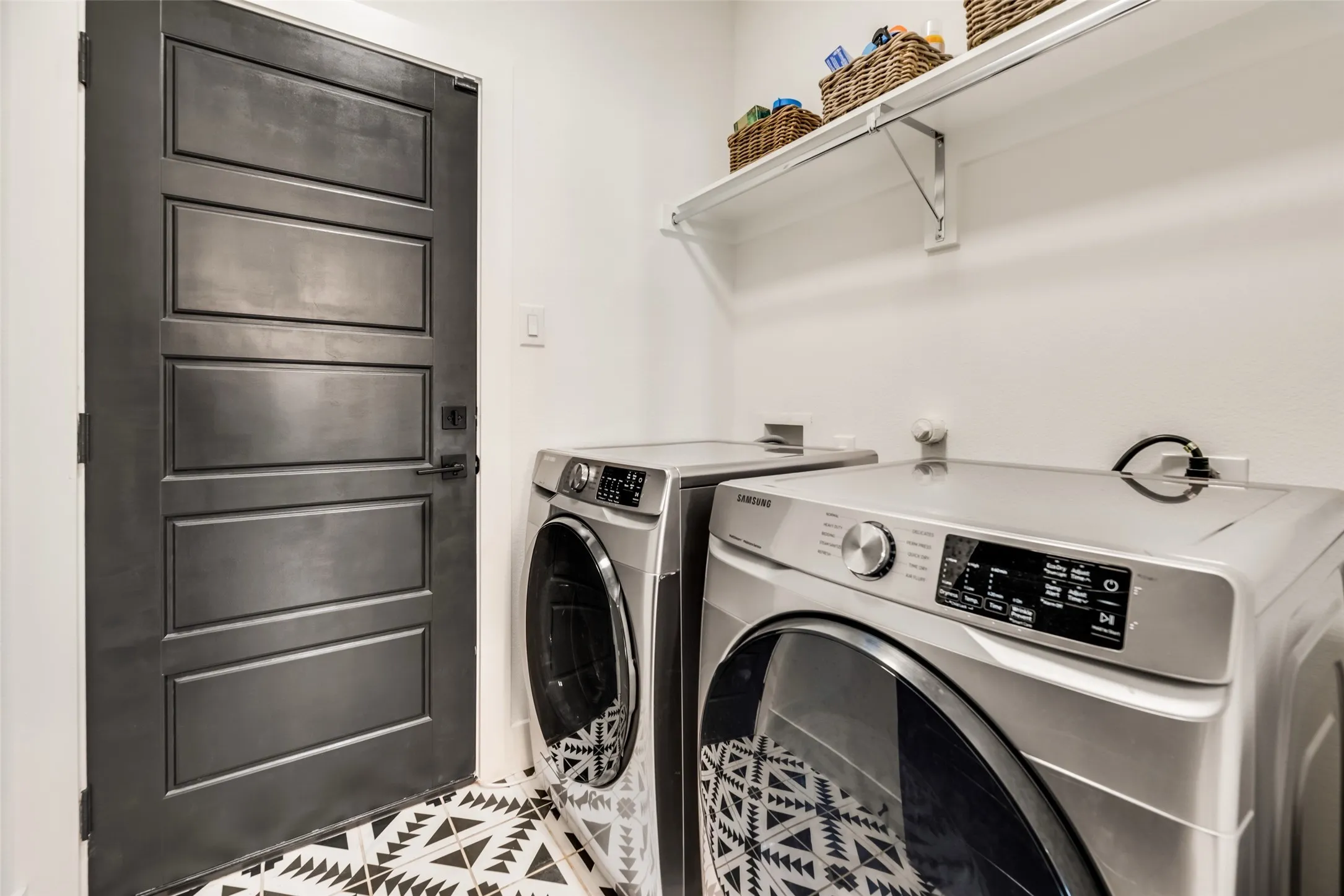 Single Family Residence For Rent in Dallas County , 3001 Fernwood Avenue, Dallas, Texas 75216, 4 Bedroom, 2 Bathroom, 2 Garage spaces, 1,738 Sqft, built in 2021, mls#21323849, Real Estate Agent in Dallas, Homes For Rent in Dallas county, Homes For Rent in Dallas, Realtor in Dallas Texas, Real Estate Brokerage Independent Realty Texas, Luminita Cordes Realtor