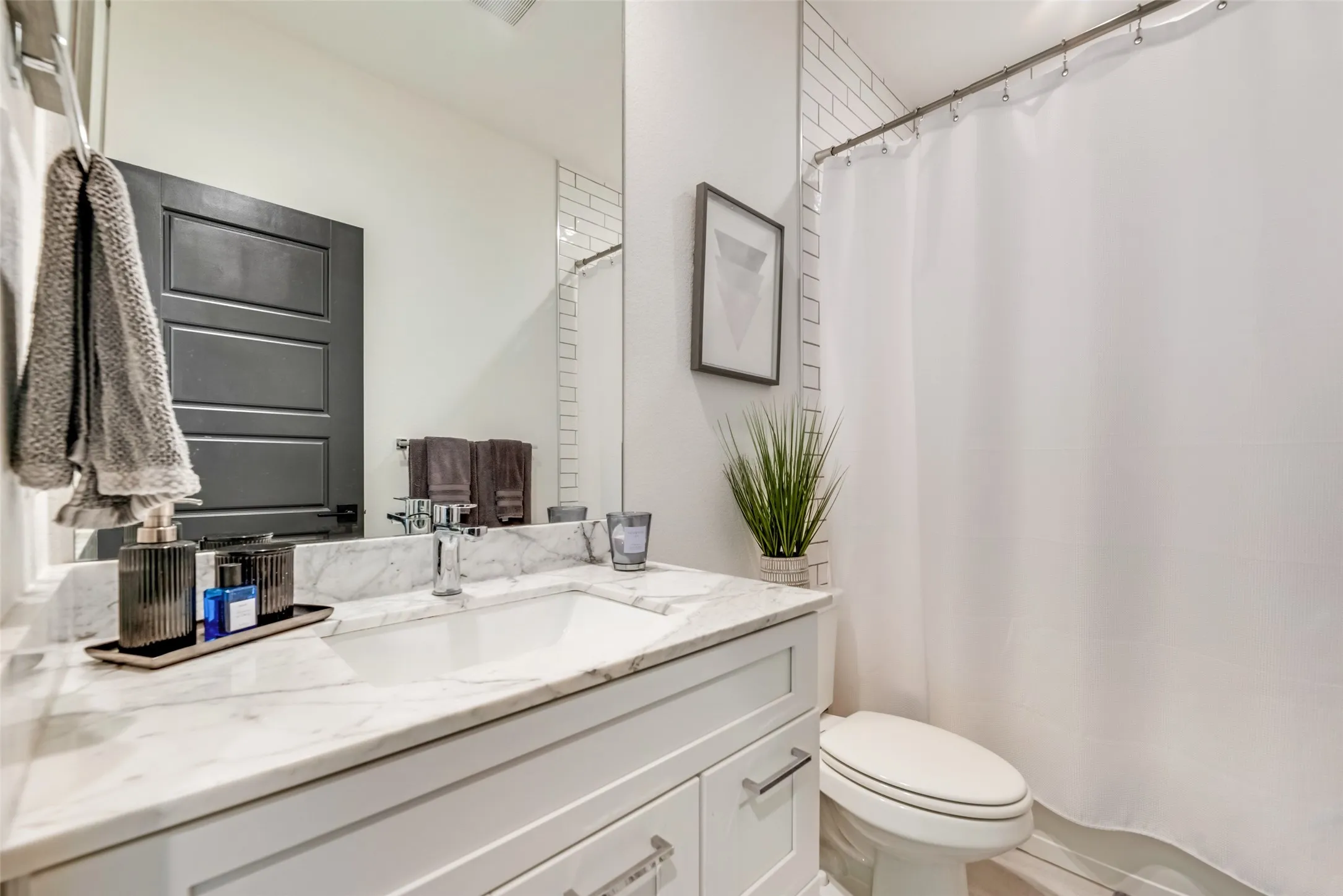 Single Family Residence For Rent in Dallas County , 3001 Fernwood Avenue, Dallas, Texas 75216, 4 Bedroom, 2 Bathroom, 2 Garage spaces, 1,738 Sqft, built in 2021, mls#21323849, Real Estate Agent in Dallas, Homes For Rent in Dallas county, Homes For Rent in Dallas, Realtor in Dallas Texas, Real Estate Brokerage Independent Realty Texas, Luminita Cordes Realtor