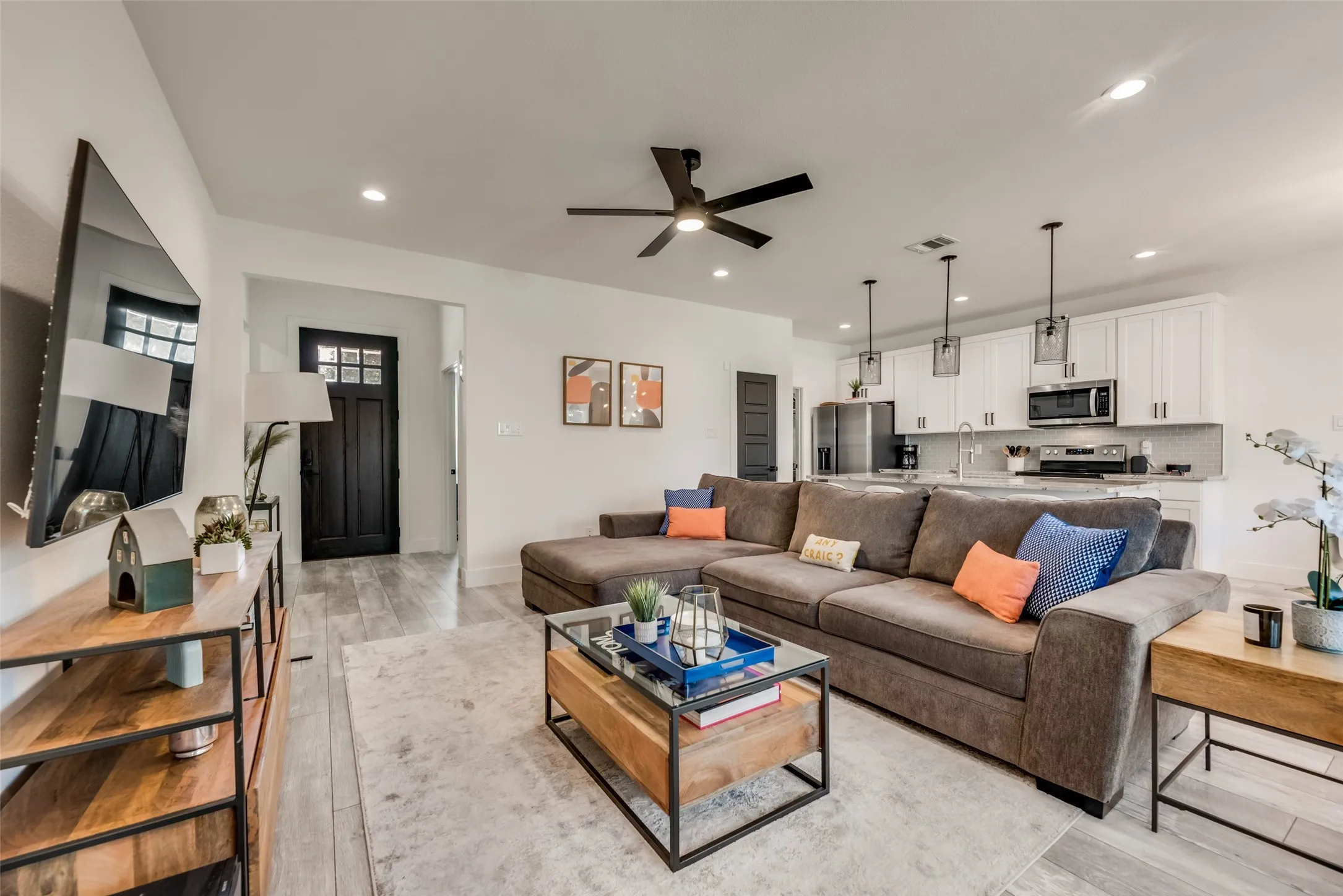 Single Family Residence For Rent in Dallas County , 3001 Fernwood Avenue, Dallas, Texas 75216, 4 Bedroom, 2 Bathroom, 2 Garage spaces, 1,738 Sqft, built in 2021, mls#21323849, Real Estate Agent in Dallas, Homes For Rent in Dallas county, Homes For Rent in Dallas, Realtor in Dallas Texas, Real Estate Brokerage Independent Realty Texas, Luminita Cordes Realtor
