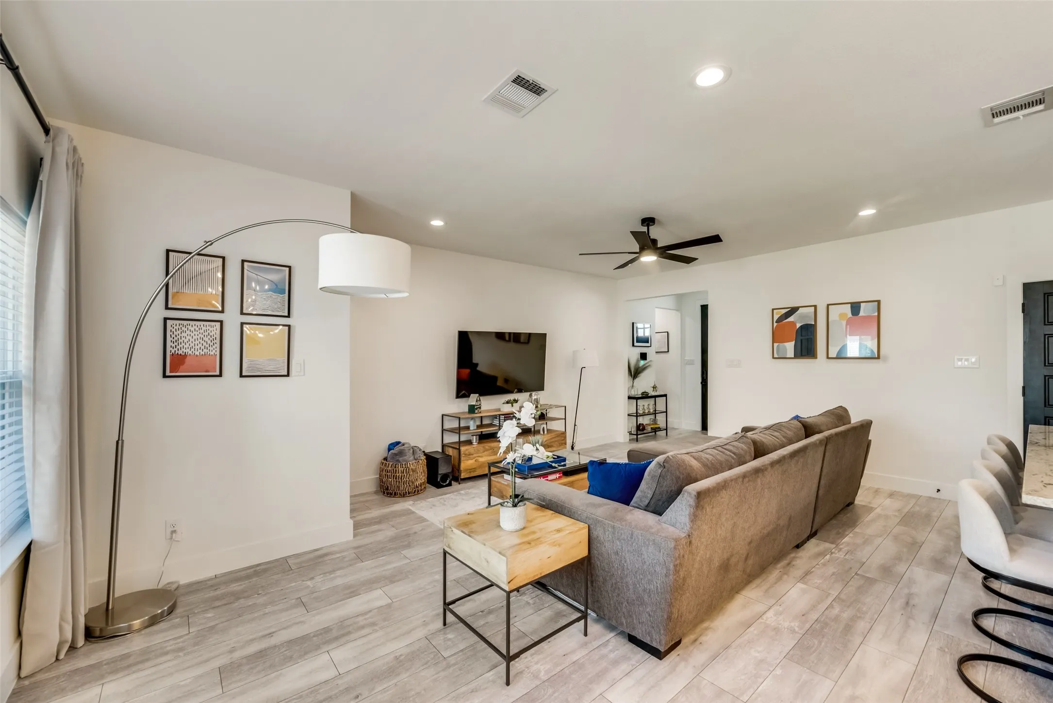 Single Family Residence For Rent in Dallas County , 3001 Fernwood Avenue, Dallas, Texas 75216, 4 Bedroom, 2 Bathroom, 2 Garage spaces, 1,738 Sqft, built in 2021, mls#21323849, Real Estate Agent in Dallas, Homes For Rent in Dallas county, Homes For Rent in Dallas, Realtor in Dallas Texas, Real Estate Brokerage Independent Realty Texas, Luminita Cordes Realtor