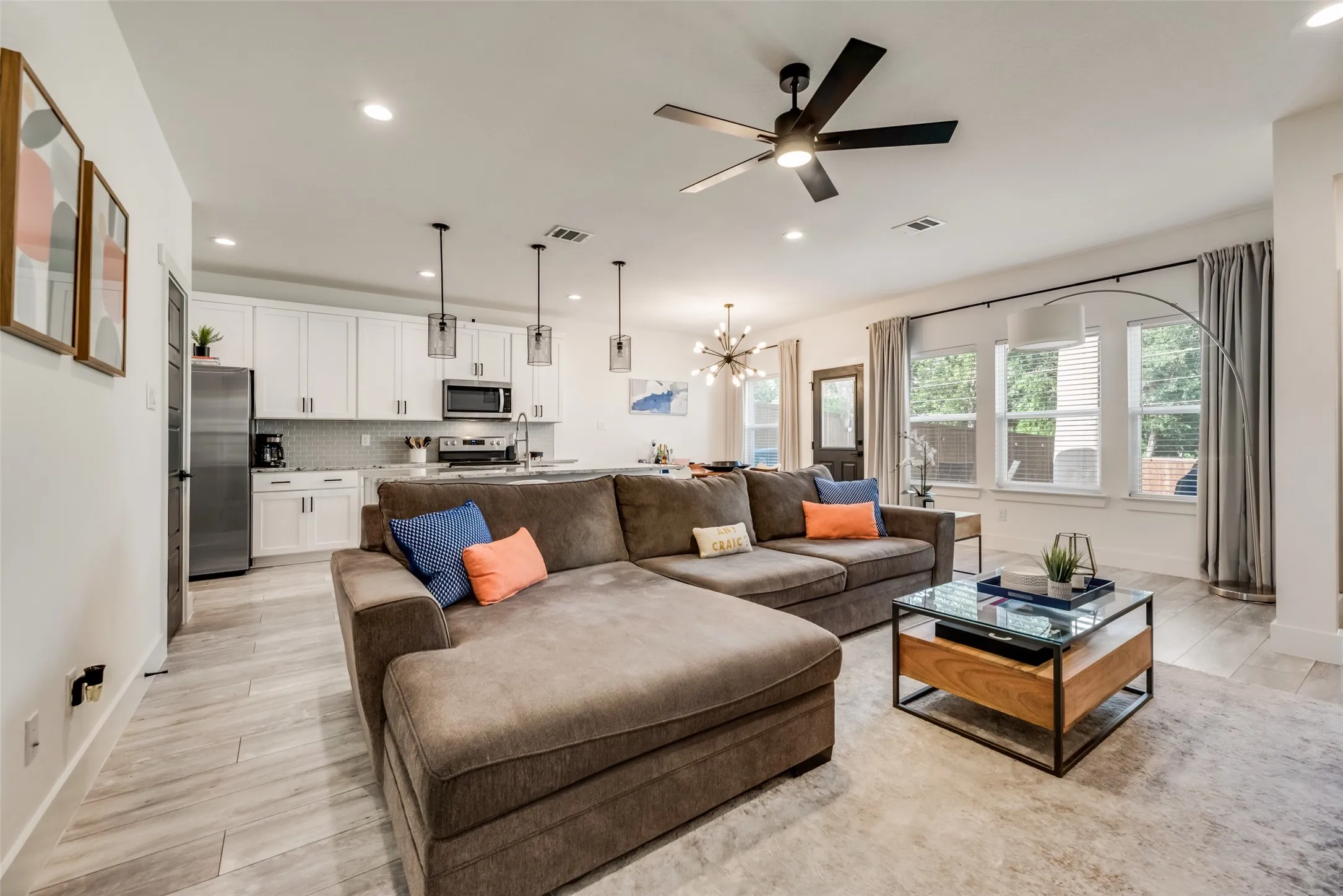 Single Family Residence For Rent in Dallas County , 3001 Fernwood Avenue, Dallas, Texas 75216, 4 Bedroom, 2 Bathroom, 2 Garage spaces, 1,738 Sqft, built in 2021, mls#21323849, Real Estate Agent in Dallas, Homes For Rent in Dallas county, Homes For Rent in Dallas, Realtor in Dallas Texas, Real Estate Brokerage Independent Realty Texas, Luminita Cordes Realtor