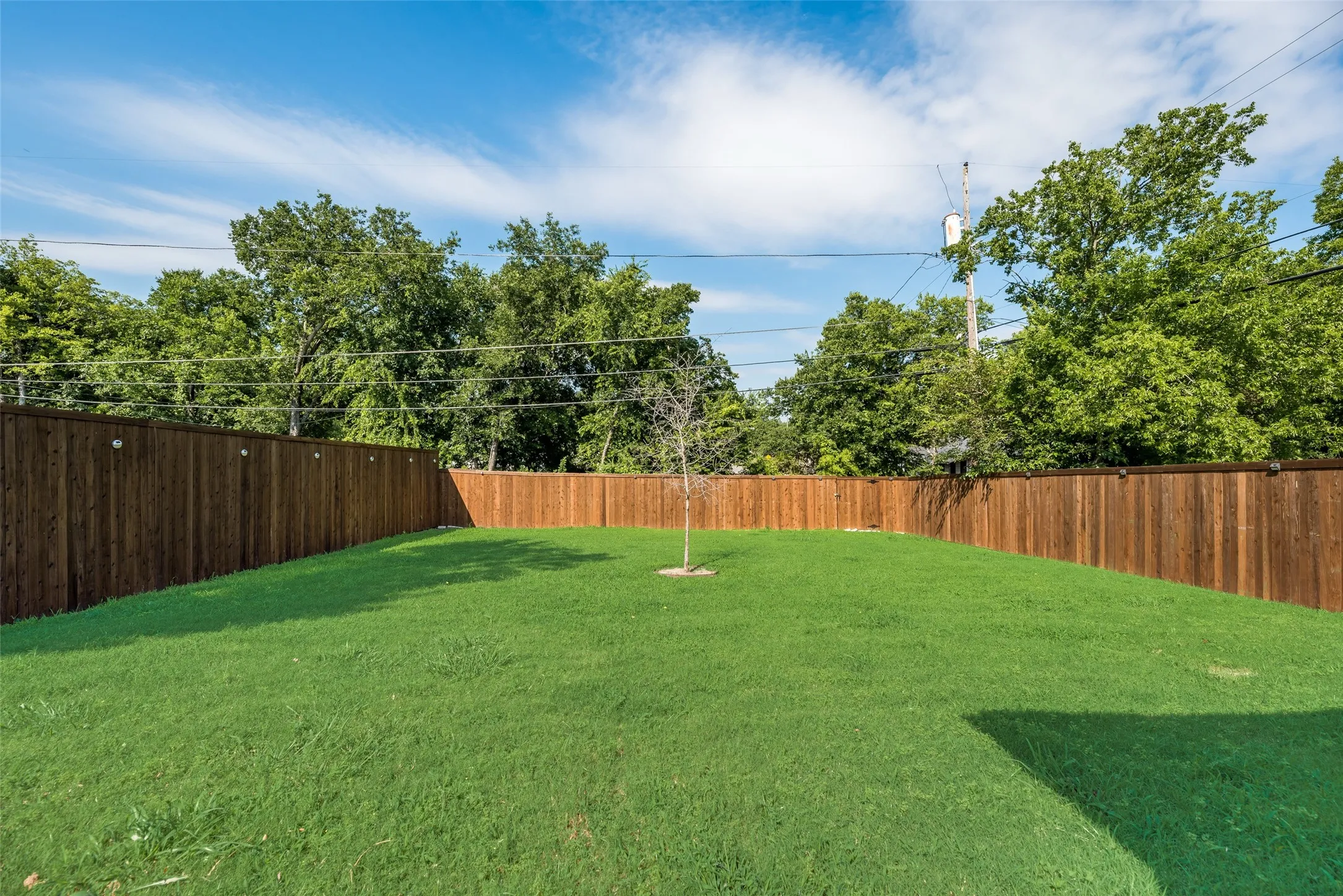 Single Family Residence For Rent in Dallas County , 3001 Fernwood Avenue, Dallas, Texas 75216, 4 Bedroom, 2 Bathroom, 2 Garage spaces, 1,738 Sqft, built in 2021, mls#21323849, Real Estate Agent in Dallas, Homes For Rent in Dallas county, Homes For Rent in Dallas, Realtor in Dallas Texas, Real Estate Brokerage Independent Realty Texas, Luminita Cordes Realtor