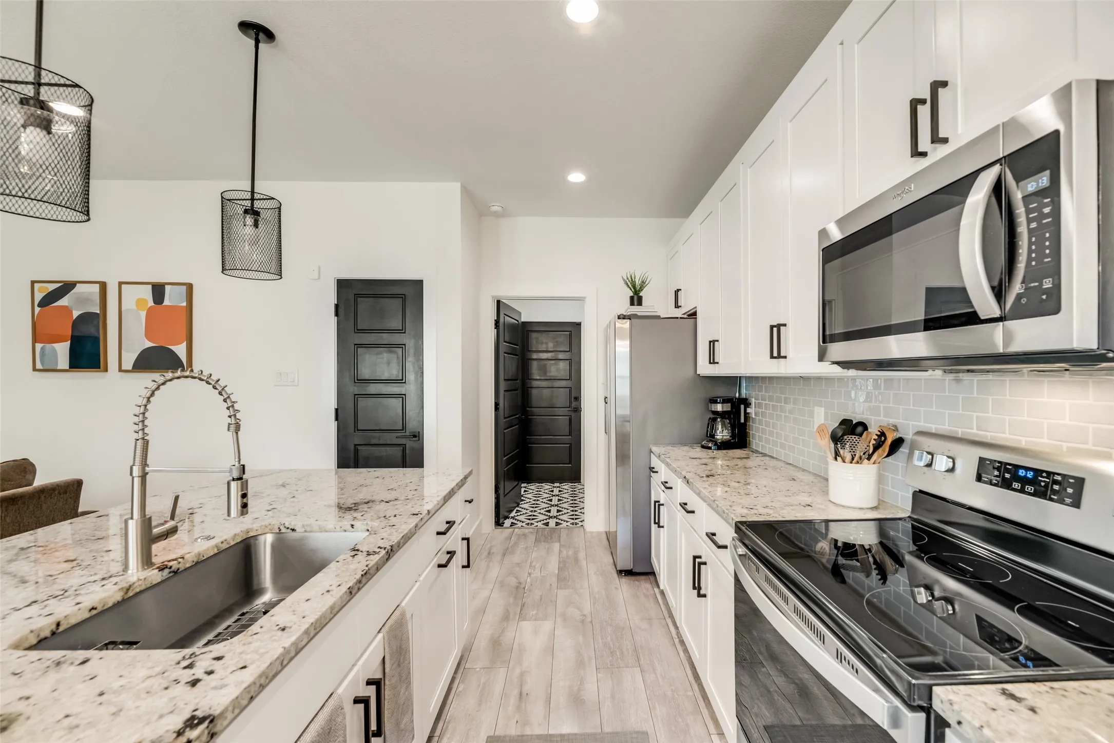 Single Family Residence For Rent in Dallas County , 3001 Fernwood Avenue, Dallas, Texas 75216, 4 Bedroom, 2 Bathroom, 2 Garage spaces, 1,738 Sqft, built in 2021, mls#21323849, Real Estate Agent in Dallas, Homes For Rent in Dallas county, Homes For Rent in Dallas, Realtor in Dallas Texas, Real Estate Brokerage Independent Realty Texas, Luminita Cordes Realtor