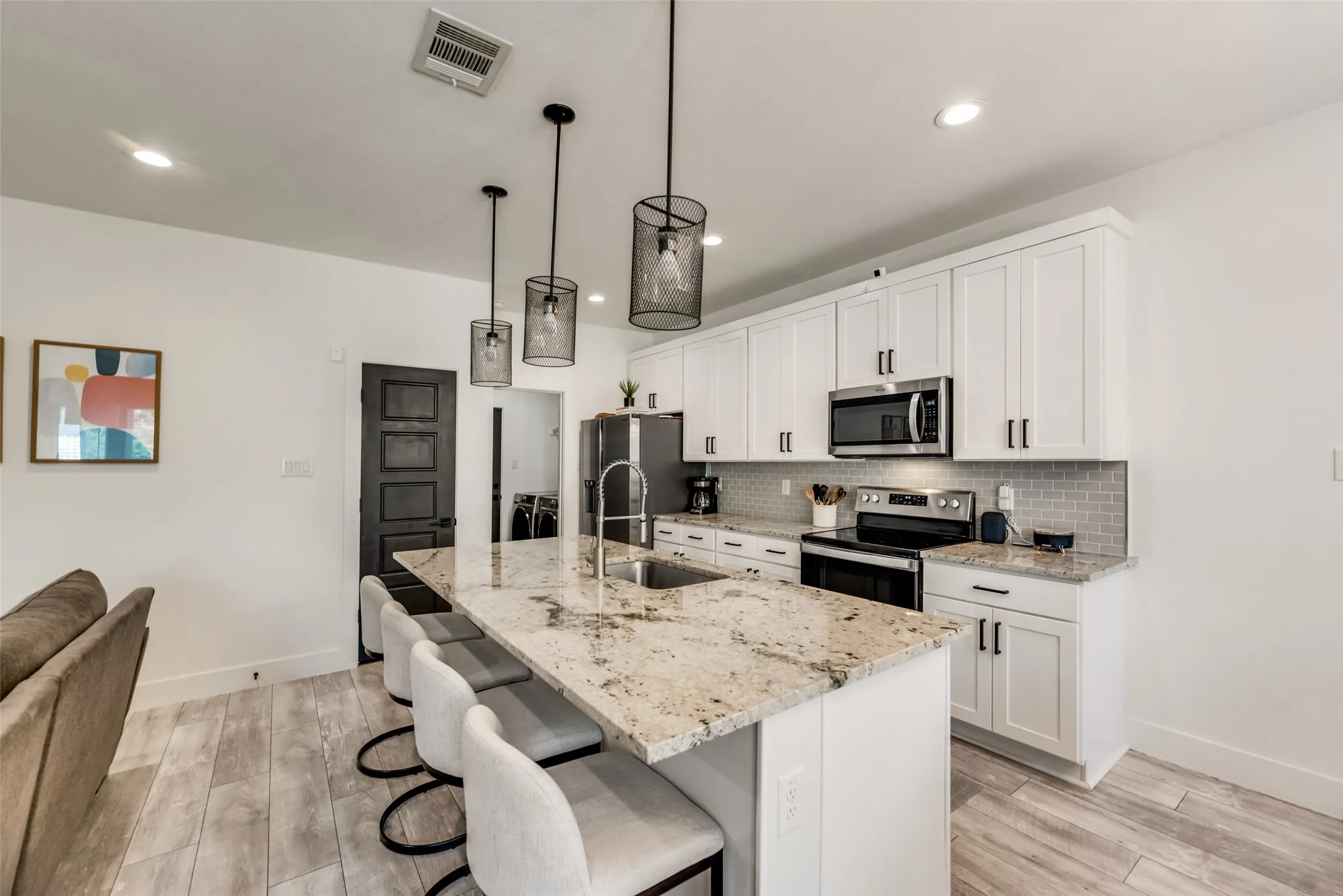 Single Family Residence For Rent in Dallas County , 3001 Fernwood Avenue, Dallas, Texas 75216, 4 Bedroom, 2 Bathroom, 2 Garage spaces, 1,738 Sqft, built in 2021, mls#21323849, Real Estate Agent in Dallas, Homes For Rent in Dallas county, Homes For Rent in Dallas, Realtor in Dallas Texas, Real Estate Brokerage Independent Realty Texas, Luminita Cordes Realtor