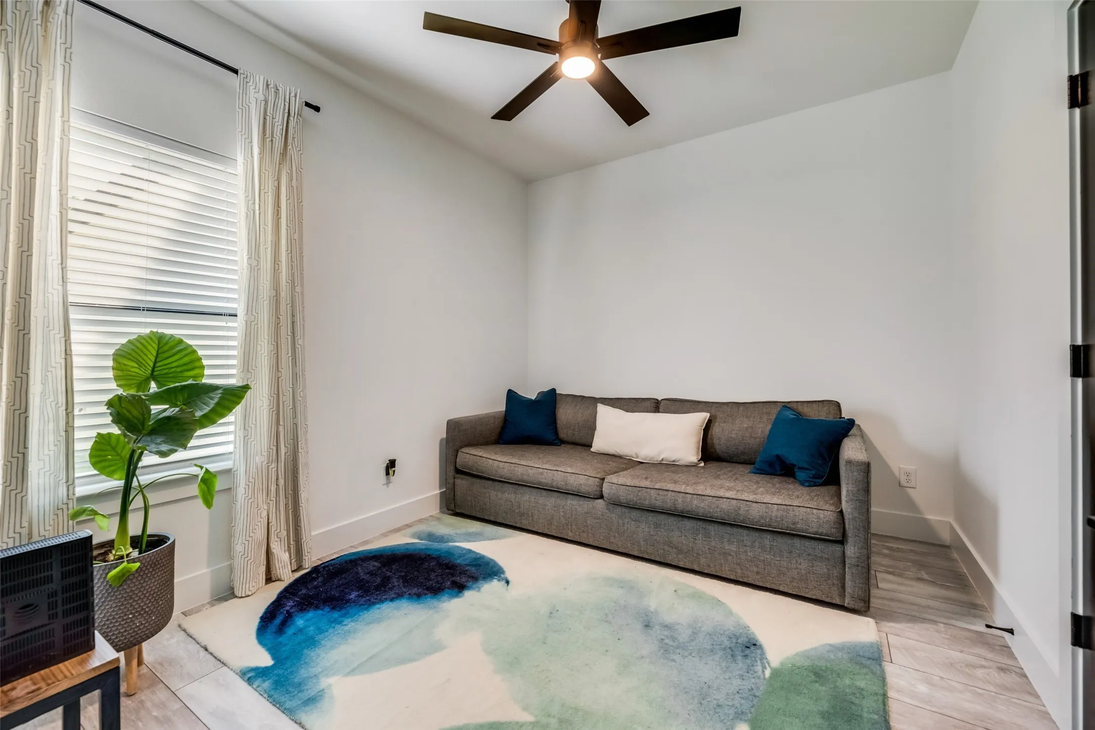 Single Family Residence For Rent in Dallas County , 3001 Fernwood Avenue, Dallas, Texas 75216, 4 Bedroom, 2 Bathroom, 2 Garage spaces, 1,738 Sqft, built in 2021, mls#21323849, Real Estate Agent in Dallas, Homes For Rent in Dallas county, Homes For Rent in Dallas, Realtor in Dallas Texas, Real Estate Brokerage Independent Realty Texas, Luminita Cordes Realtor