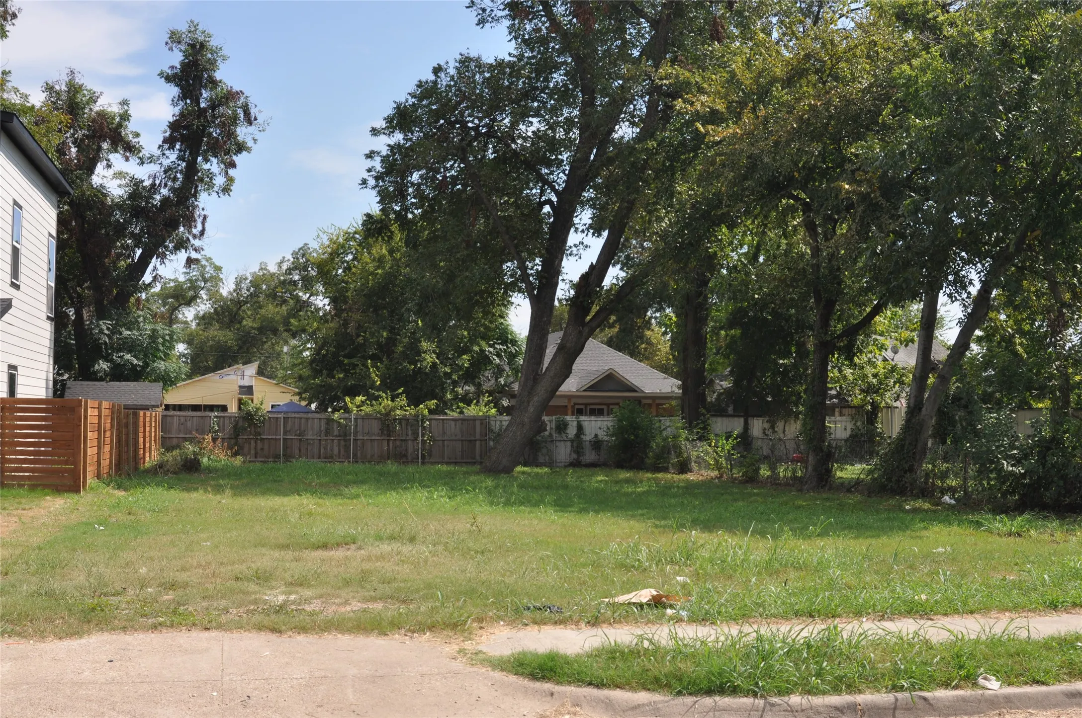 Sidewalks and utilities are at the boundries