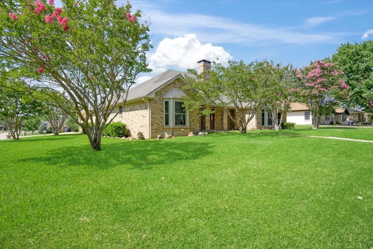 Single Family Residence For Sale in Grayson County , 1621 Idlewood Drive, Sherman, Texas 75092, 4 Bedroom, 3 Bathroom, 3 Garage spaces, 3,026 Sqft, built in 1976, mls#21323281, Real Estate Agent in Sherman, Homes For Sale in Grayson county, Homes For Sale in Sherman, Realtor in Sherman Texas, Real Estate Brokerage Independent Realty Texas, Luminita Cordes Realtor