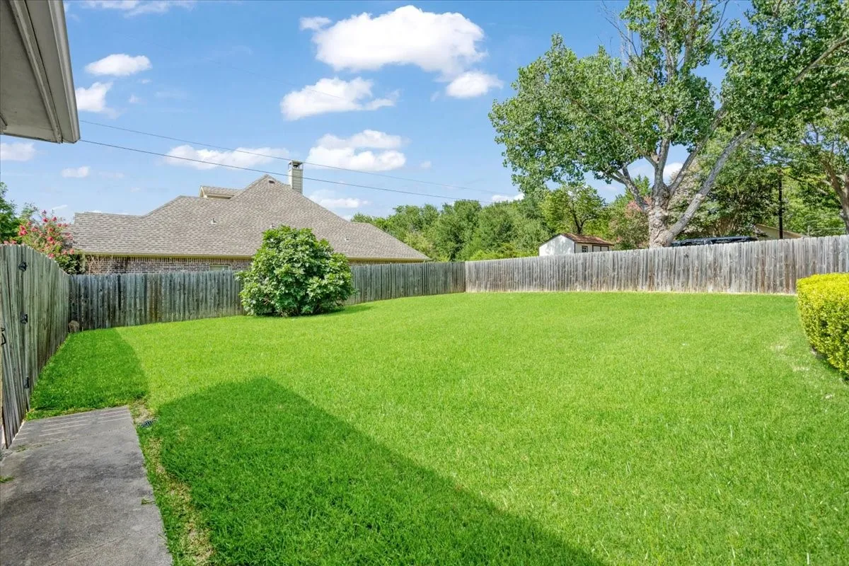 Single Family Residence For Sale in Grayson County , 1621 Idlewood Drive, Sherman, Texas 75092, 4 Bedroom, 3 Bathroom, 3 Garage spaces, 3,026 Sqft, built in 1976, mls#21323281, Real Estate Agent in Sherman, Homes For Sale in Grayson county, Homes For Sale in Sherman, Realtor in Sherman Texas, Real Estate Brokerage Independent Realty Texas, Luminita Cordes Realtor