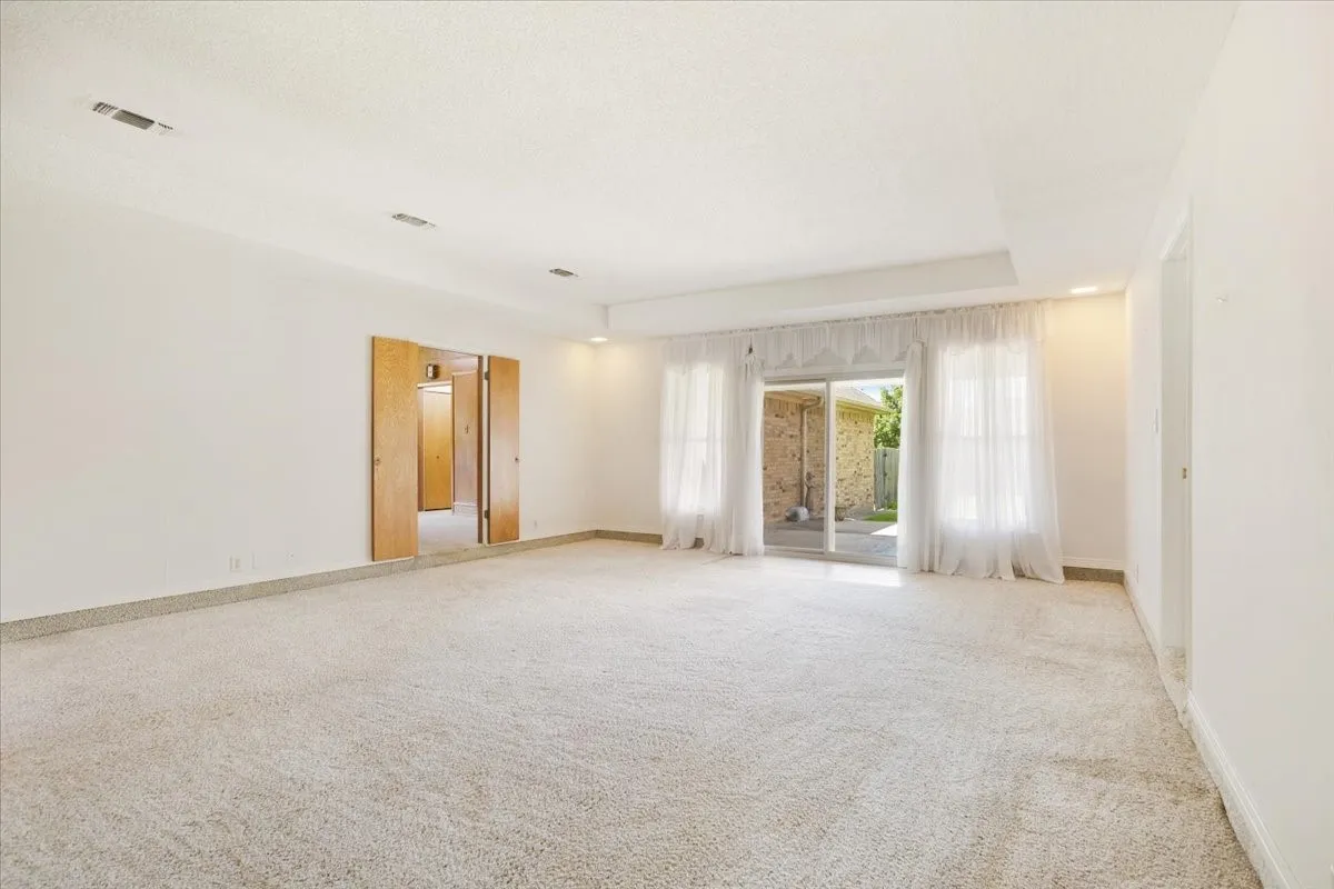Single Family Residence For Sale in Grayson County , 1621 Idlewood Drive, Sherman, Texas 75092, 4 Bedroom, 3 Bathroom, 3 Garage spaces, 3,026 Sqft, built in 1976, mls#21323281, Real Estate Agent in Sherman, Homes For Sale in Grayson county, Homes For Sale in Sherman, Realtor in Sherman Texas, Real Estate Brokerage Independent Realty Texas, Luminita Cordes Realtor
