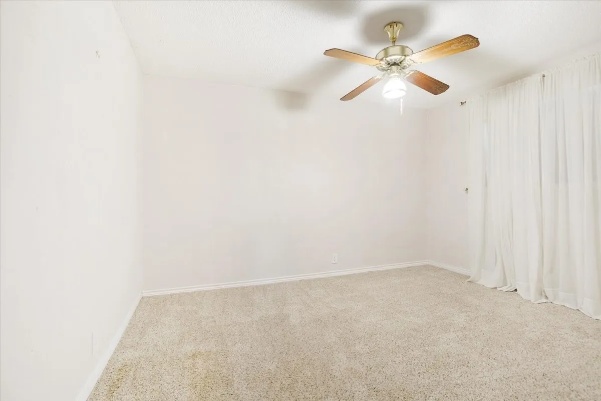 Single Family Residence For Sale in Grayson County , 1621 Idlewood Drive, Sherman, Texas 75092, 4 Bedroom, 3 Bathroom, 3 Garage spaces, 3,026 Sqft, built in 1976, mls#21323281, Real Estate Agent in Sherman, Homes For Sale in Grayson county, Homes For Sale in Sherman, Realtor in Sherman Texas, Real Estate Brokerage Independent Realty Texas, Luminita Cordes Realtor