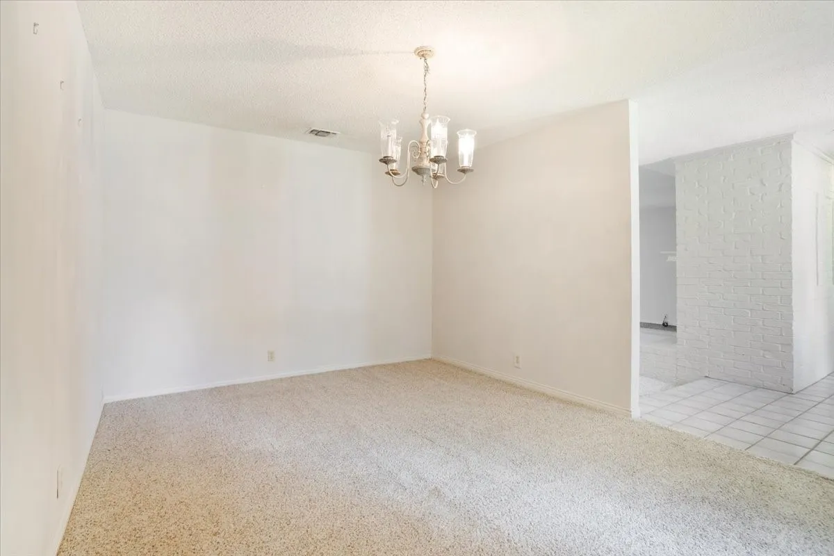Single Family Residence For Sale in Grayson County , 1621 Idlewood Drive, Sherman, Texas 75092, 4 Bedroom, 3 Bathroom, 3 Garage spaces, 3,026 Sqft, built in 1976, mls#21323281, Real Estate Agent in Sherman, Homes For Sale in Grayson county, Homes For Sale in Sherman, Realtor in Sherman Texas, Real Estate Brokerage Independent Realty Texas, Luminita Cordes Realtor