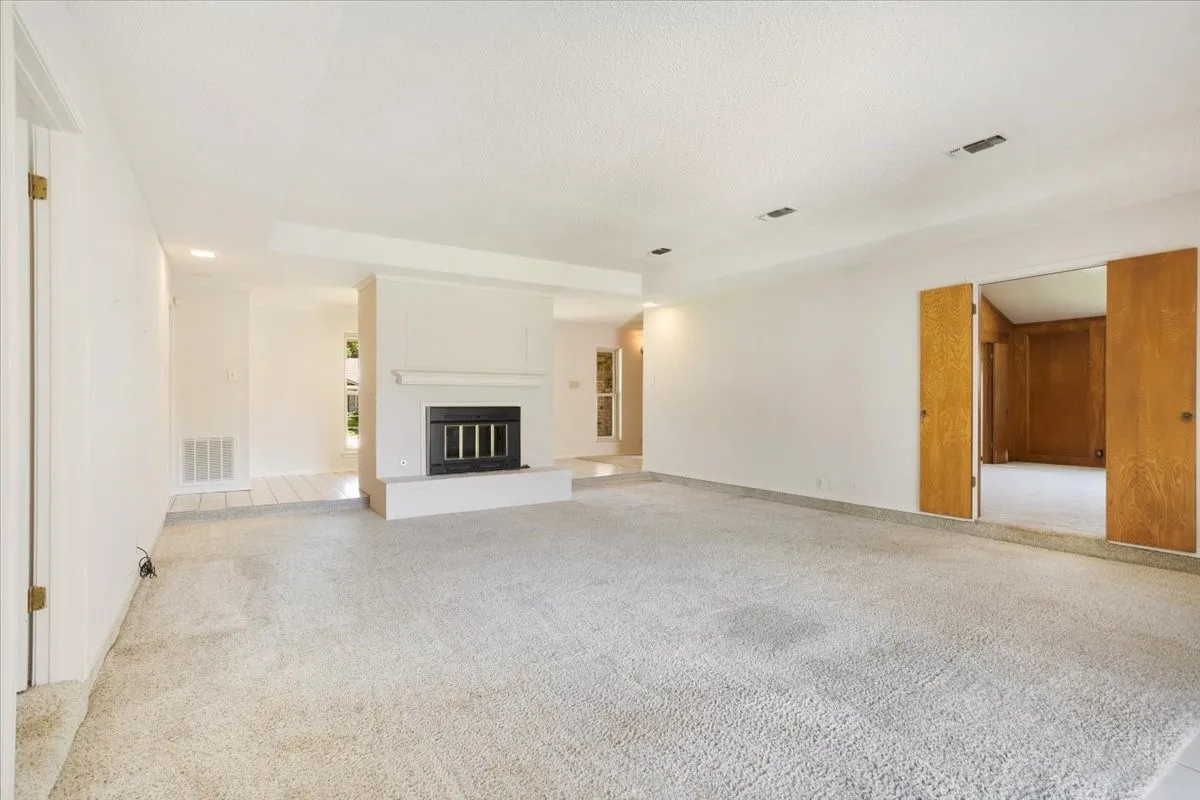 Single Family Residence For Sale in Grayson County , 1621 Idlewood Drive, Sherman, Texas 75092, 4 Bedroom, 3 Bathroom, 3 Garage spaces, 3,026 Sqft, built in 1976, mls#21323281, Real Estate Agent in Sherman, Homes For Sale in Grayson county, Homes For Sale in Sherman, Realtor in Sherman Texas, Real Estate Brokerage Independent Realty Texas, Luminita Cordes Realtor