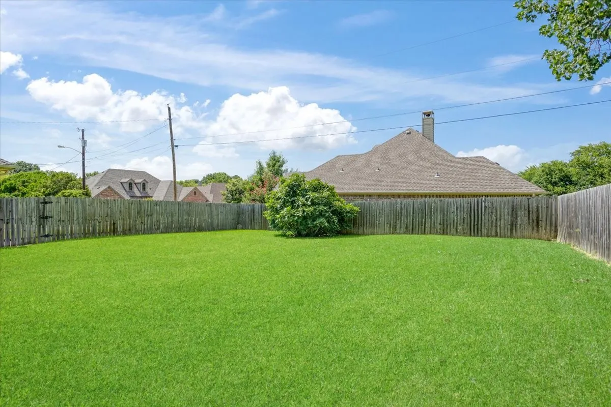 Single Family Residence For Sale in Grayson County , 1621 Idlewood Drive, Sherman, Texas 75092, 4 Bedroom, 3 Bathroom, 3 Garage spaces, 3,026 Sqft, built in 1976, mls#21323281, Real Estate Agent in Sherman, Homes For Sale in Grayson county, Homes For Sale in Sherman, Realtor in Sherman Texas, Real Estate Brokerage Independent Realty Texas, Luminita Cordes Realtor