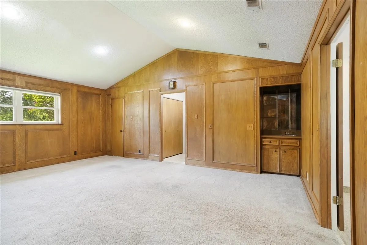 Single Family Residence For Sale in Grayson County , 1621 Idlewood Drive, Sherman, Texas 75092, 4 Bedroom, 3 Bathroom, 3 Garage spaces, 3,026 Sqft, built in 1976, mls#21323281, Real Estate Agent in Sherman, Homes For Sale in Grayson county, Homes For Sale in Sherman, Realtor in Sherman Texas, Real Estate Brokerage Independent Realty Texas, Luminita Cordes Realtor