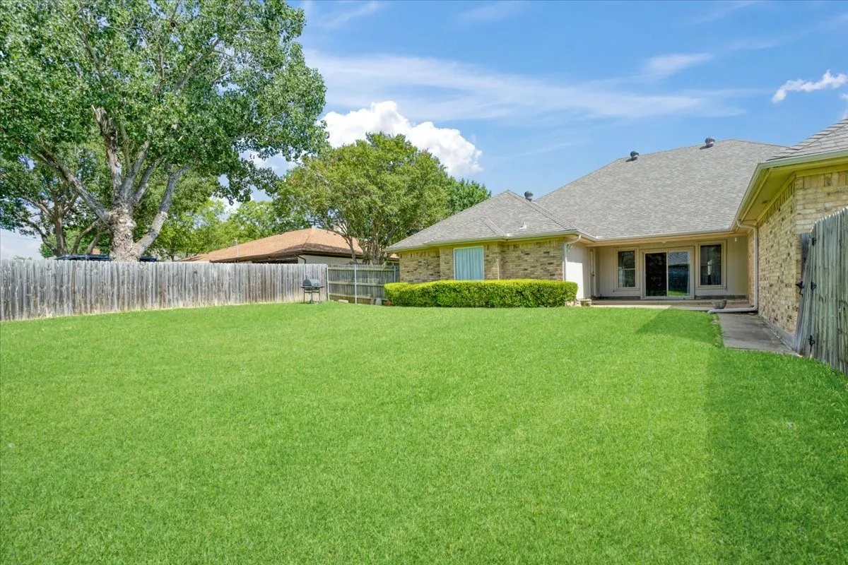Single Family Residence For Sale in Grayson County , 1621 Idlewood Drive, Sherman, Texas 75092, 4 Bedroom, 3 Bathroom, 3 Garage spaces, 3,026 Sqft, built in 1976, mls#21323281, Real Estate Agent in Sherman, Homes For Sale in Grayson county, Homes For Sale in Sherman, Realtor in Sherman Texas, Real Estate Brokerage Independent Realty Texas, Luminita Cordes Realtor