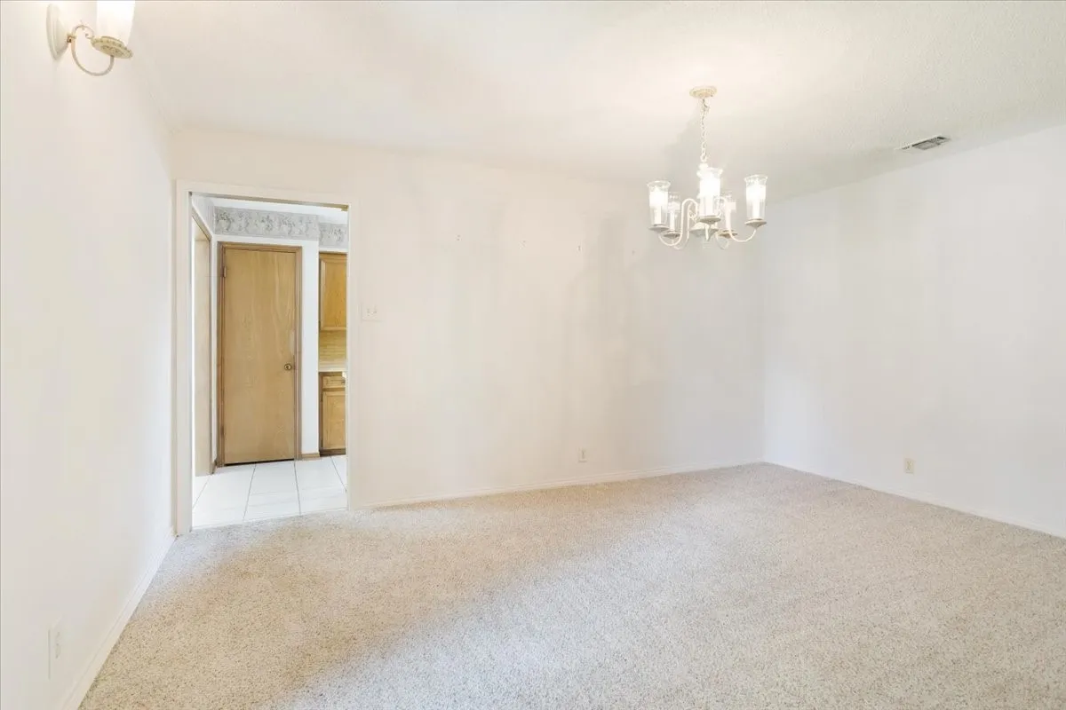 Single Family Residence For Sale in Grayson County , 1621 Idlewood Drive, Sherman, Texas 75092, 4 Bedroom, 3 Bathroom, 3 Garage spaces, 3,026 Sqft, built in 1976, mls#21323281, Real Estate Agent in Sherman, Homes For Sale in Grayson county, Homes For Sale in Sherman, Realtor in Sherman Texas, Real Estate Brokerage Independent Realty Texas, Luminita Cordes Realtor