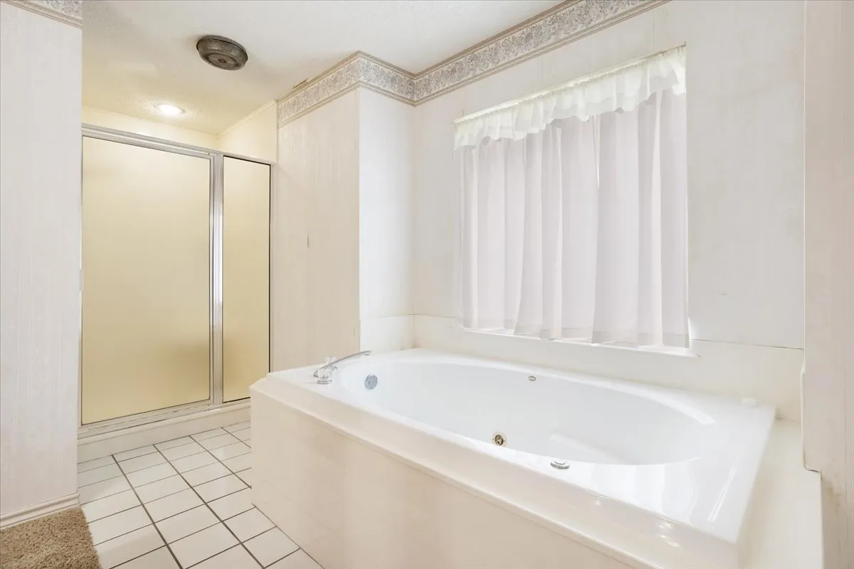 Single Family Residence For Sale in Grayson County , 1621 Idlewood Drive, Sherman, Texas 75092, 4 Bedroom, 3 Bathroom, 3 Garage spaces, 3,026 Sqft, built in 1976, mls#21323281, Real Estate Agent in Sherman, Homes For Sale in Grayson county, Homes For Sale in Sherman, Realtor in Sherman Texas, Real Estate Brokerage Independent Realty Texas, Luminita Cordes Realtor