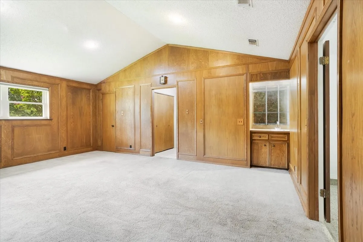 Single Family Residence For Sale in Grayson County , 1621 Idlewood Drive, Sherman, Texas 75092, 4 Bedroom, 3 Bathroom, 3 Garage spaces, 3,026 Sqft, built in 1976, mls#21323281, Real Estate Agent in Sherman, Homes For Sale in Grayson county, Homes For Sale in Sherman, Realtor in Sherman Texas, Real Estate Brokerage Independent Realty Texas, Luminita Cordes Realtor