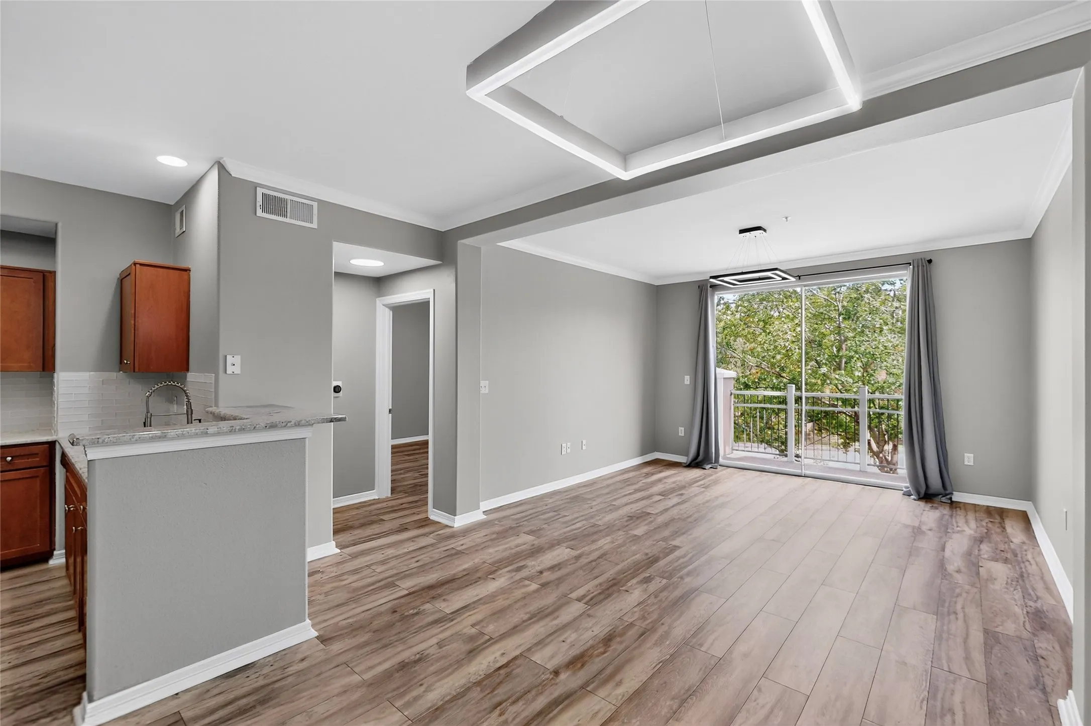 Condominium For Rent in Dallas County , 330 Las Colinas Boulevard E 320, Irving, Texas 75039, 1 Bedroom, 1 Bathroom, 1 Garage spaces, 813 Sqft, built in 2001, mls#21321104, Real Estate Agent in Irving, Homes For Rent in Dallas county, Homes For Rent in Irving, Realtor in Irving Texas, Real Estate Brokerage Independent Realty Texas, Luminita Cordes Realtor
