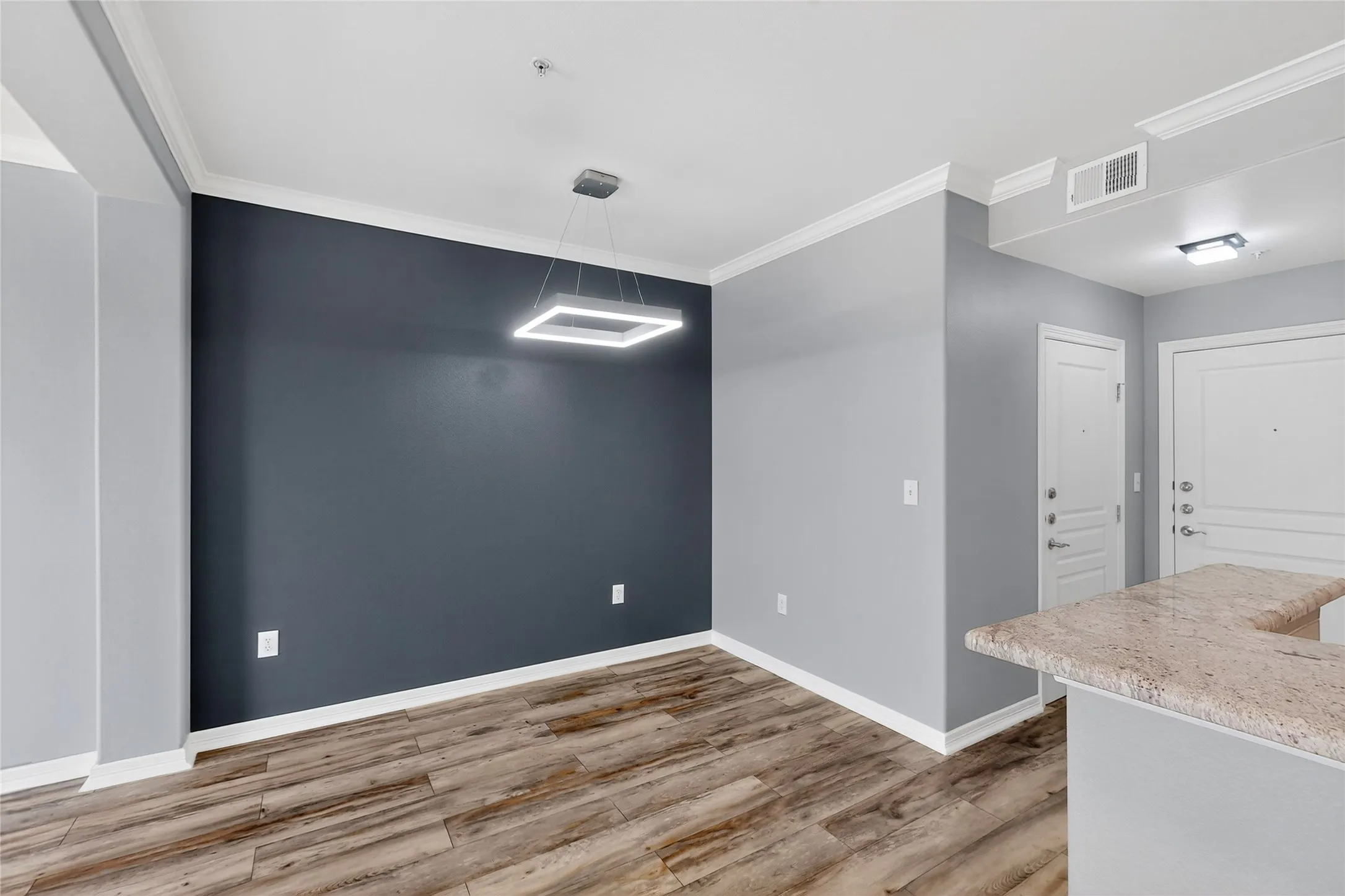 Condominium For Rent in Dallas County , 330 Las Colinas Boulevard E 320, Irving, Texas 75039, 1 Bedroom, 1 Bathroom, 1 Garage spaces, 813 Sqft, built in 2001, mls#21321104, Real Estate Agent in Irving, Homes For Rent in Dallas county, Homes For Rent in Irving, Realtor in Irving Texas, Real Estate Brokerage Independent Realty Texas, Luminita Cordes Realtor