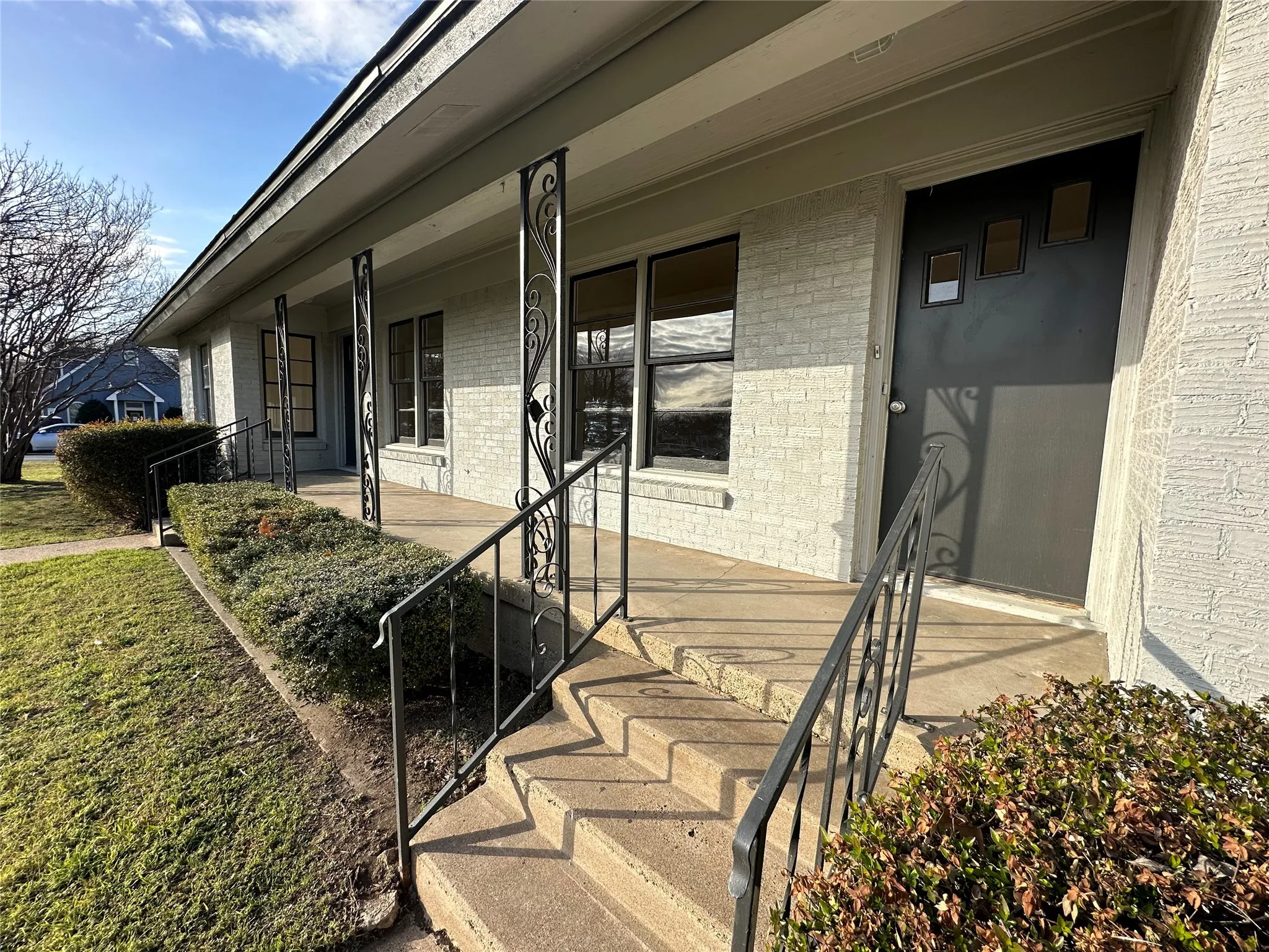 Duplex For Rent in Ellis County , 315 W Main Street, Midlothian, Texas 76065, 2 Bedrooms, 1 Bathroom, 1 Garage spaces, 1,064 Sqft, built in 1925, Price $1,750, mls#21317660, Real Estate Agent in Midlothian, Homes For Rent in Ellis county, Homes For Rent in Midlothian, Realtor in Midlothian Texas, Real Estate Brokerage Independent Realty Texas, Luminita Cordes Realtor