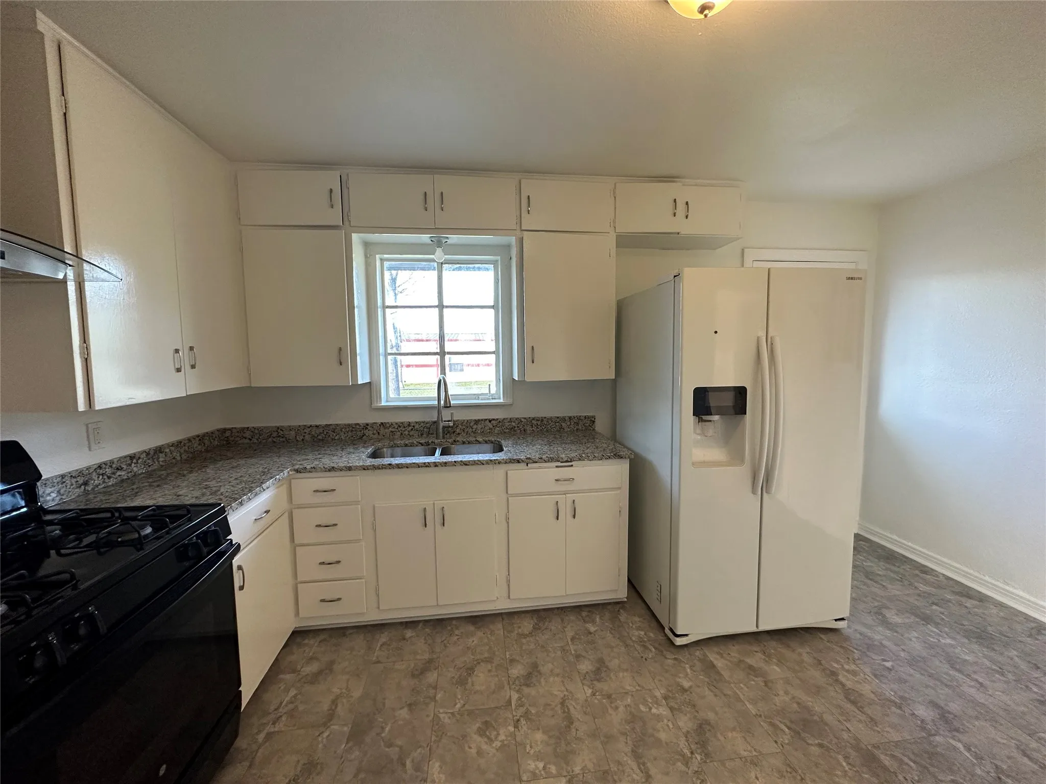 Duplex For Rent in Ellis County , 315 W Main Street, Midlothian, Texas 76065, 2 Bedrooms, 1 Bathroom, 1 Garage spaces, 1,064 Sqft, built in 1925, Price $1,750, mls#21317660, Real Estate Agent in Midlothian, Homes For Rent in Ellis county, Homes For Rent in Midlothian, Realtor in Midlothian Texas, Real Estate Brokerage Independent Realty Texas, Luminita Cordes Realtor