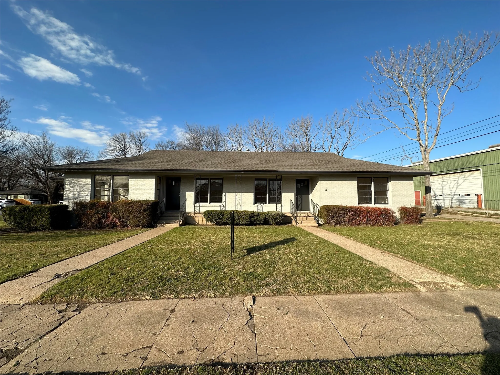 Duplex For Rent in Ellis County , 315 W Main Street, Midlothian, Texas 76065, 2 Bedrooms, 1 Bathroom, 1 Garage spaces, 1,064 Sqft, built in 1925, Price $1,750, mls#21317660, Real Estate Agent in Midlothian, Homes For Rent in Ellis county, Homes For Rent in Midlothian, Realtor in Midlothian Texas, Real Estate Brokerage Independent Realty Texas, Luminita Cordes Realtor