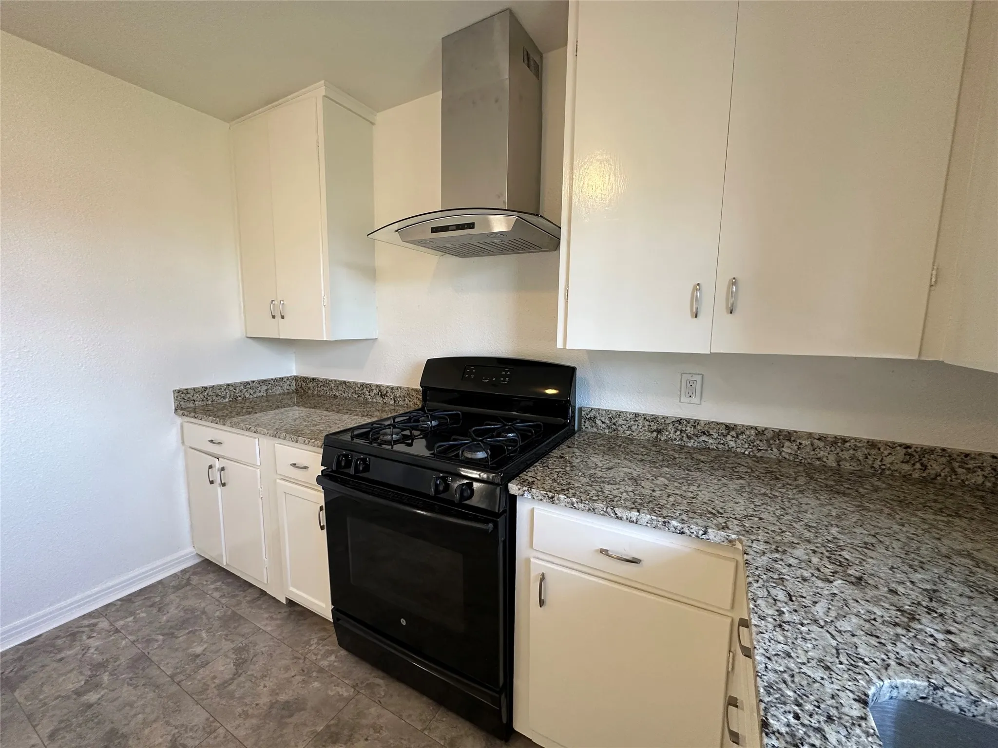 Duplex For Rent in Ellis County , 315 W Main Street, Midlothian, Texas 76065, 2 Bedrooms, 1 Bathroom, 1 Garage spaces, 1,064 Sqft, built in 1925, Price $1,750, mls#21317660, Real Estate Agent in Midlothian, Homes For Rent in Ellis county, Homes For Rent in Midlothian, Realtor in Midlothian Texas, Real Estate Brokerage Independent Realty Texas, Luminita Cordes Realtor