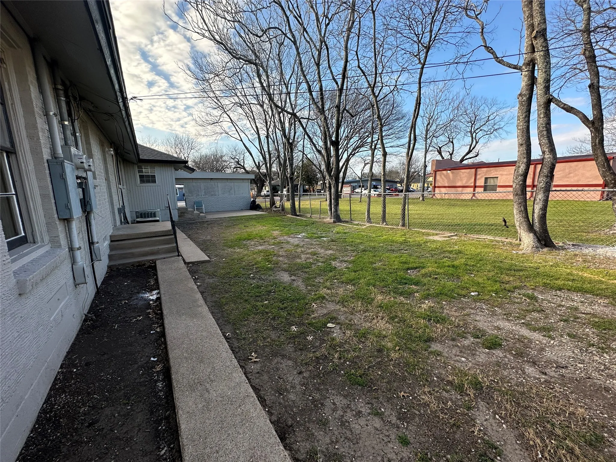 Duplex For Rent in Ellis County , 315 W Main Street, Midlothian, Texas 76065, 2 Bedrooms, 1 Bathroom, 1 Garage spaces, 1,064 Sqft, built in 1925, Price $1,750, mls#21317660, Real Estate Agent in Midlothian, Homes For Rent in Ellis county, Homes For Rent in Midlothian, Realtor in Midlothian Texas, Real Estate Brokerage Independent Realty Texas, Luminita Cordes Realtor