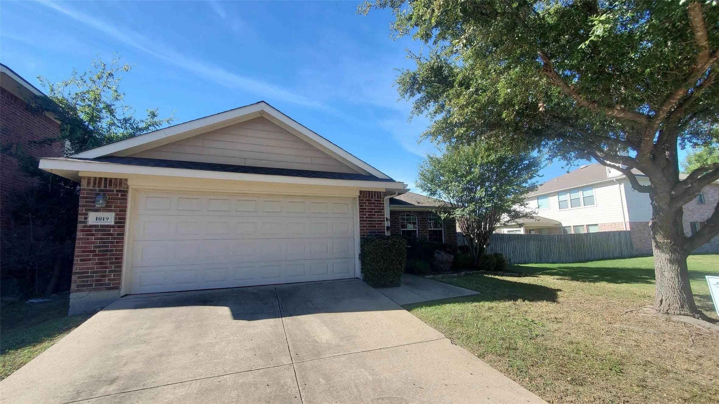 Single Family Residence For Rent in Kaufman County , 1019 Rumley Road, Forney, Texas 75126, 3 Bedroom, 2 Bathroom, 2 Garage spaces, 1,974 Sqft, built in 2005, mls#21323895, Real Estate Agent in Forney, Homes For Rent in Kaufman county, Homes For Rent in Forney, Realtor in Forney Texas, Real Estate Brokerage Independent Realty Texas, Luminita Cordes Realtor