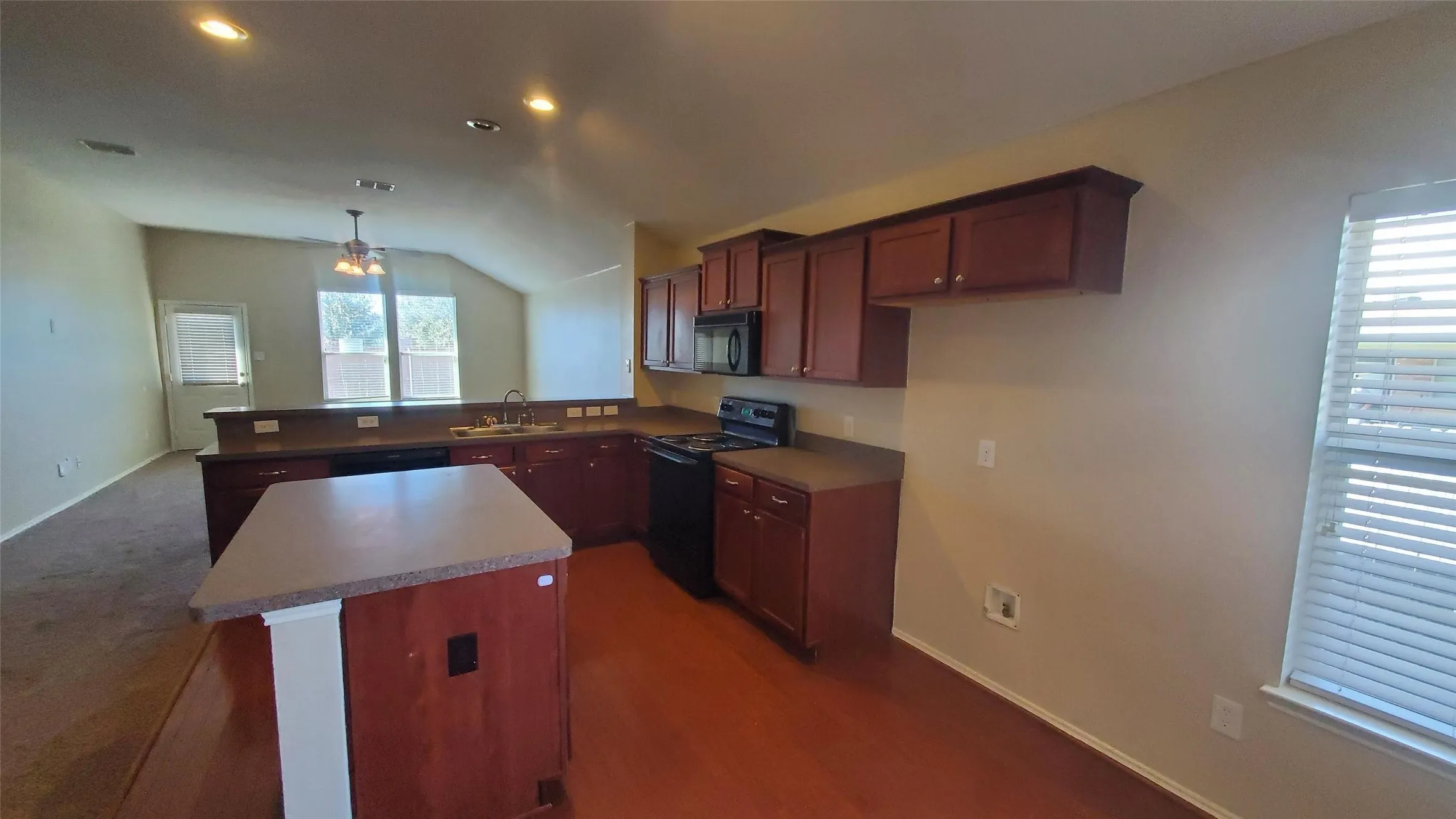 Single Family Residence For Rent in Kaufman County , 1019 Rumley Road, Forney, Texas 75126, 3 Bedroom, 2 Bathroom, 2 Garage spaces, 1,974 Sqft, built in 2005, mls#21323895, Real Estate Agent in Forney, Homes For Rent in Kaufman county, Homes For Rent in Forney, Realtor in Forney Texas, Real Estate Brokerage Independent Realty Texas, Luminita Cordes Realtor