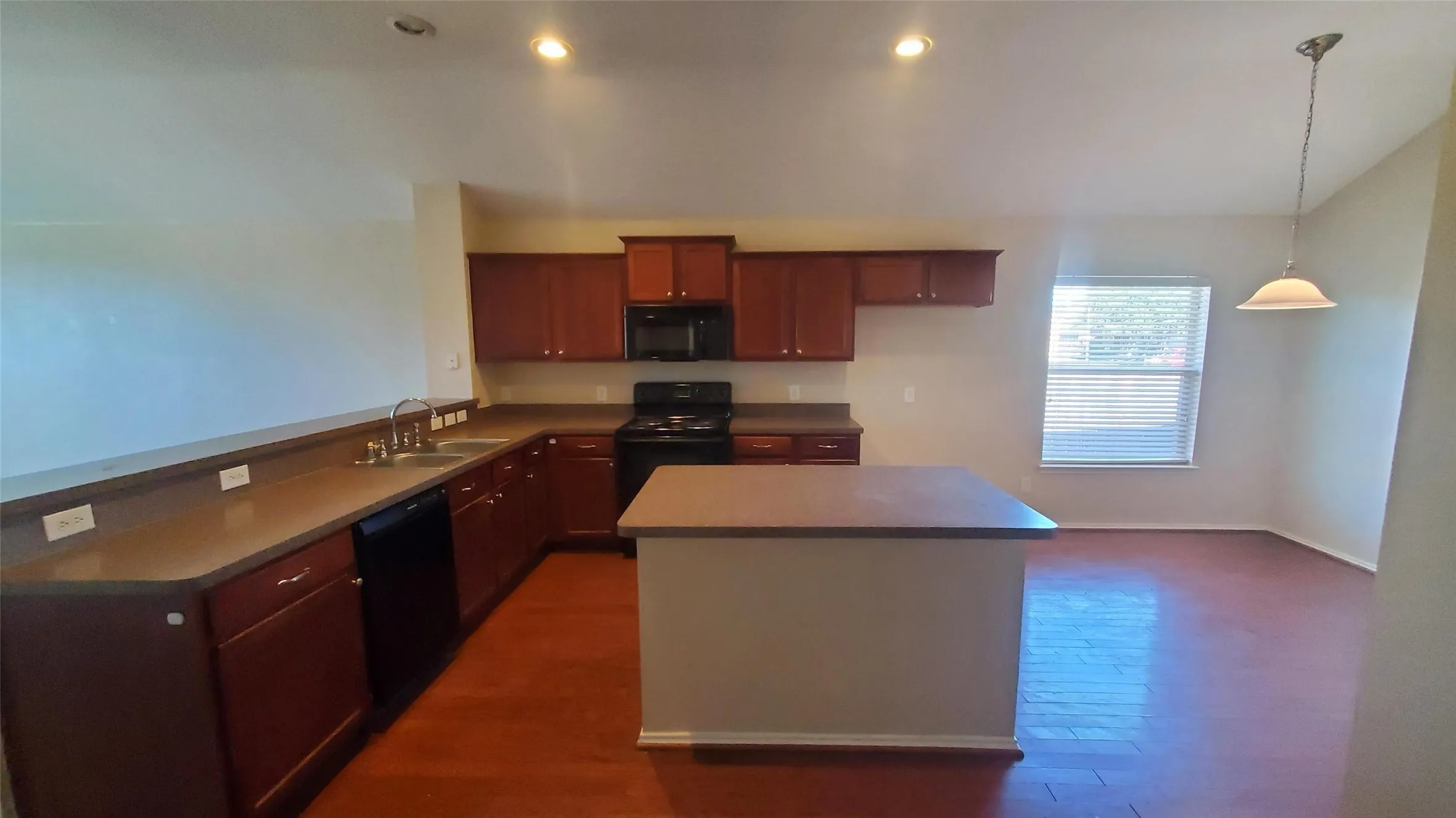 Single Family Residence For Rent in Kaufman County , 1019 Rumley Road, Forney, Texas 75126, 3 Bedroom, 2 Bathroom, 2 Garage spaces, 1,974 Sqft, built in 2005, mls#21323895, Real Estate Agent in Forney, Homes For Rent in Kaufman county, Homes For Rent in Forney, Realtor in Forney Texas, Real Estate Brokerage Independent Realty Texas, Luminita Cordes Realtor