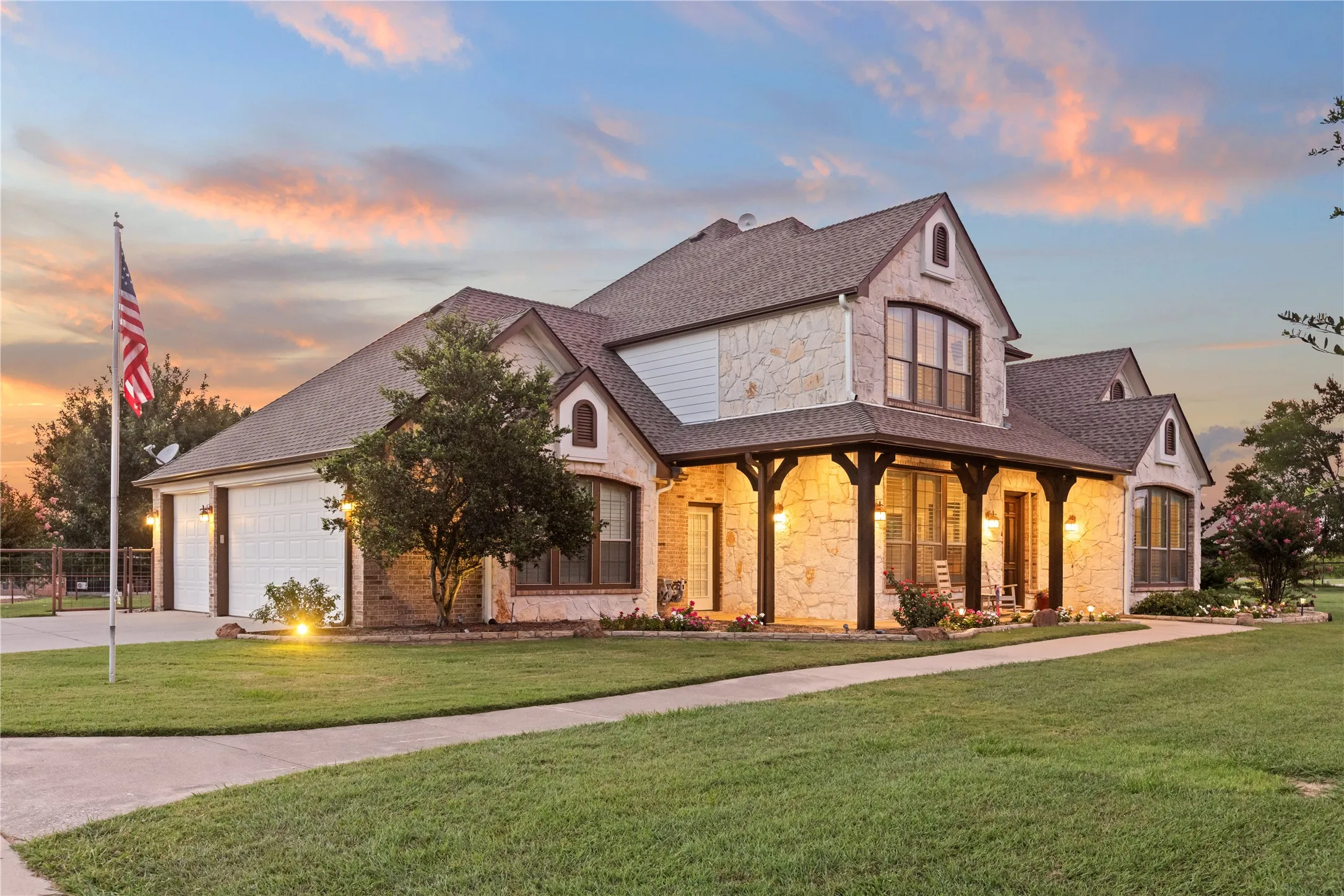 Single Family Residence For Sale in Grayson County , 633 Durning Road, Van Alstyne, Texas 75495, 4 Bedroom, 3 Bathroom, 3 Garage spaces, 3,230 Sqft, built in 2003, mls#21323807, Real Estate Agent in Van Alstyne, Homes For Sale in Grayson county, Homes For Sale in Van Alstyne, Realtor in Van Alstyne Texas, Real Estate Brokerage Independent Realty Texas, Luminita Cordes Realtor