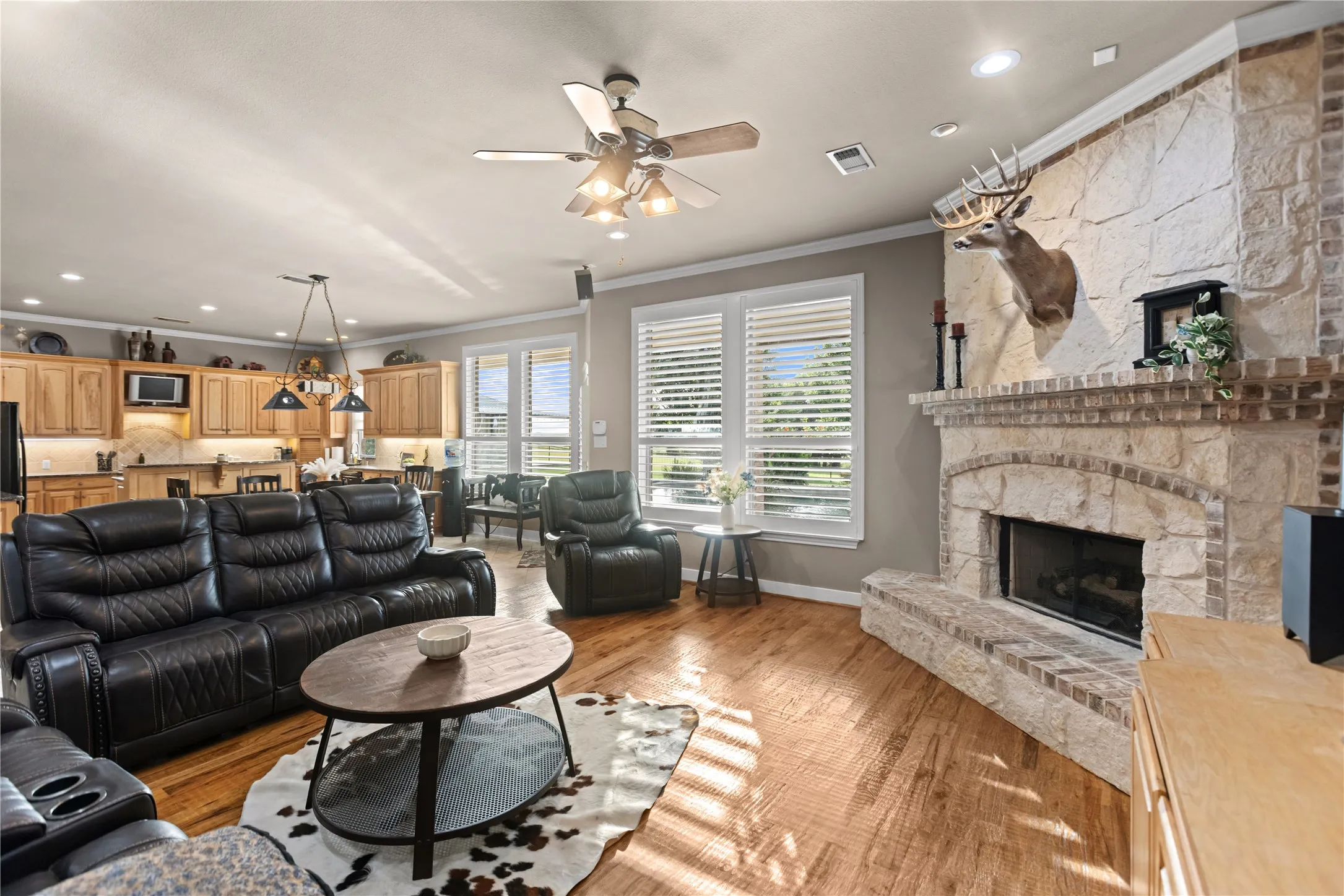 Single Family Residence For Sale in Grayson County , 633 Durning Road, Van Alstyne, Texas 75495, 4 Bedroom, 3 Bathroom, 3 Garage spaces, 3,230 Sqft, built in 2003, mls#21323807, Real Estate Agent in Van Alstyne, Homes For Sale in Grayson county, Homes For Sale in Van Alstyne, Realtor in Van Alstyne Texas, Real Estate Brokerage Independent Realty Texas, Luminita Cordes Realtor