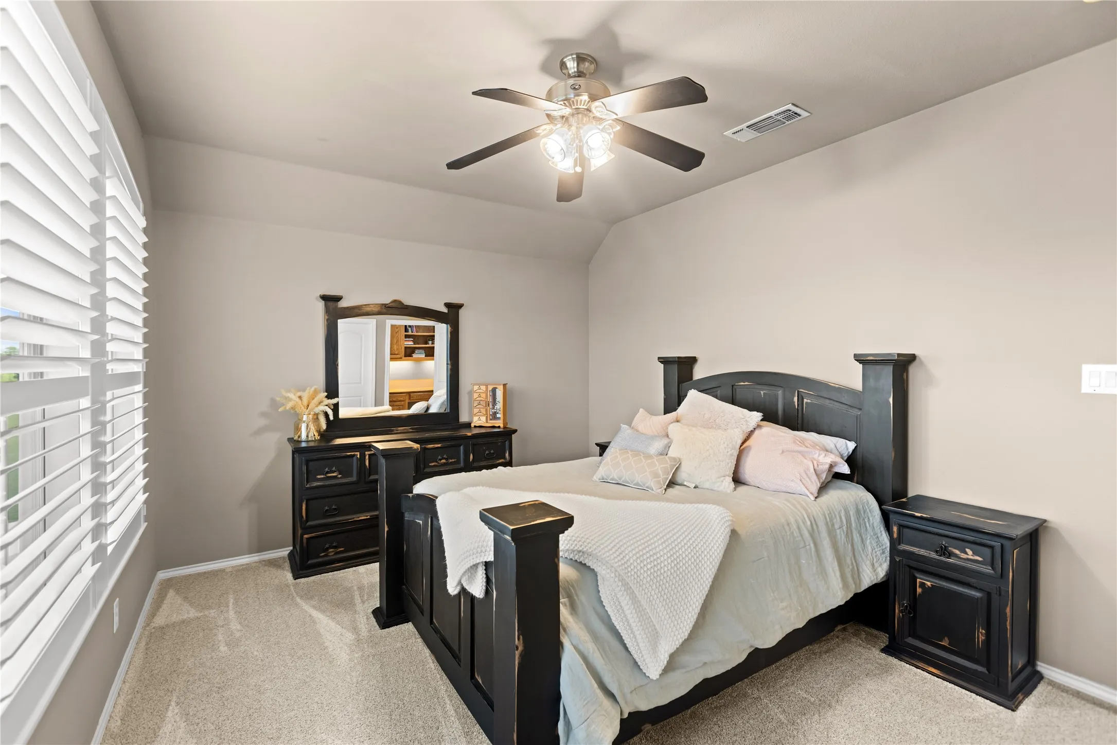 Single Family Residence For Sale in Grayson County , 633 Durning Road, Van Alstyne, Texas 75495, 4 Bedroom, 3 Bathroom, 3 Garage spaces, 3,230 Sqft, built in 2003, mls#21323807, Real Estate Agent in Van Alstyne, Homes For Sale in Grayson county, Homes For Sale in Van Alstyne, Realtor in Van Alstyne Texas, Real Estate Brokerage Independent Realty Texas, Luminita Cordes Realtor