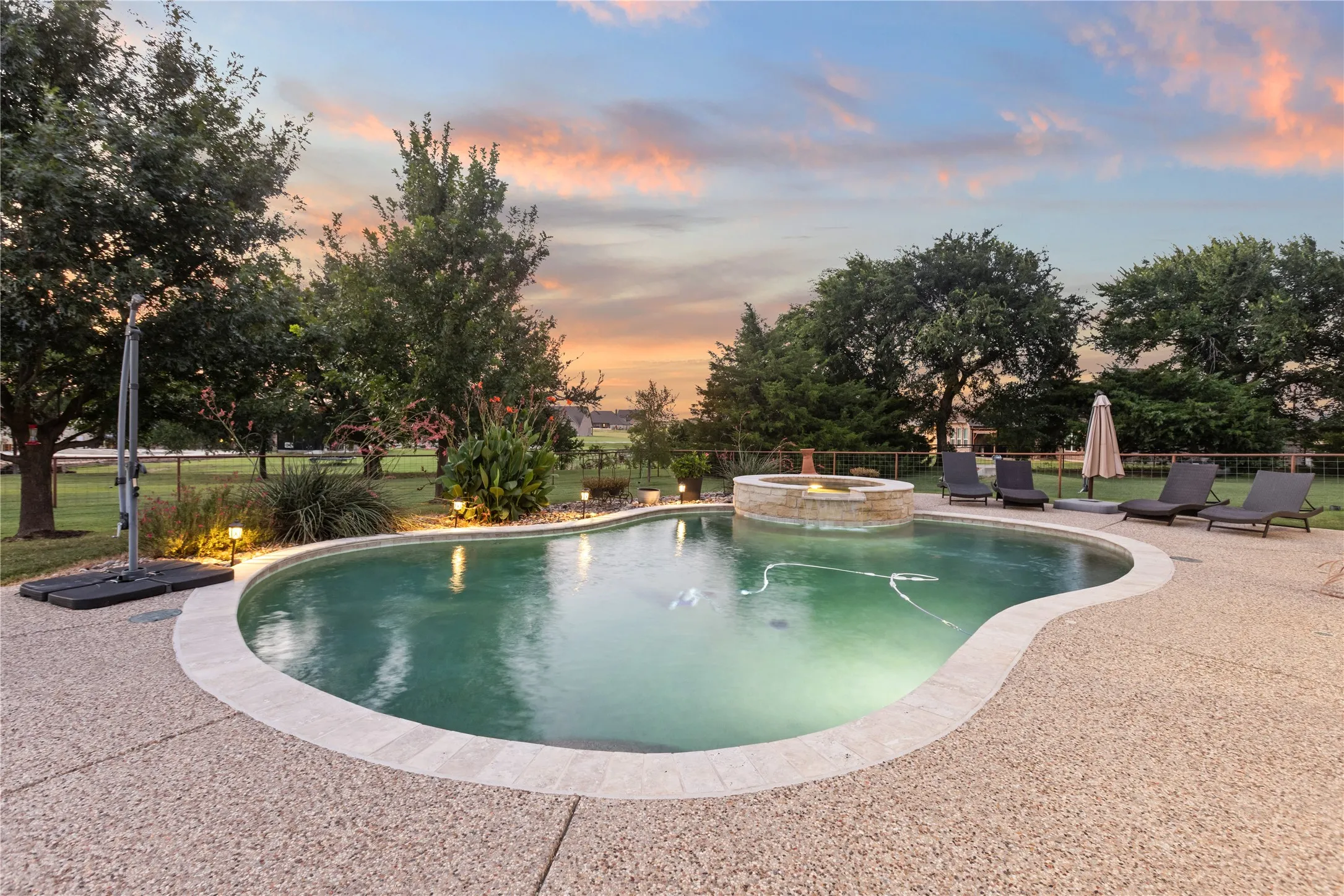 Single Family Residence For Sale in Grayson County , 633 Durning Road, Van Alstyne, Texas 75495, 4 Bedroom, 3 Bathroom, 3 Garage spaces, 3,230 Sqft, built in 2003, mls#21323807, Real Estate Agent in Van Alstyne, Homes For Sale in Grayson county, Homes For Sale in Van Alstyne, Realtor in Van Alstyne Texas, Real Estate Brokerage Independent Realty Texas, Luminita Cordes Realtor