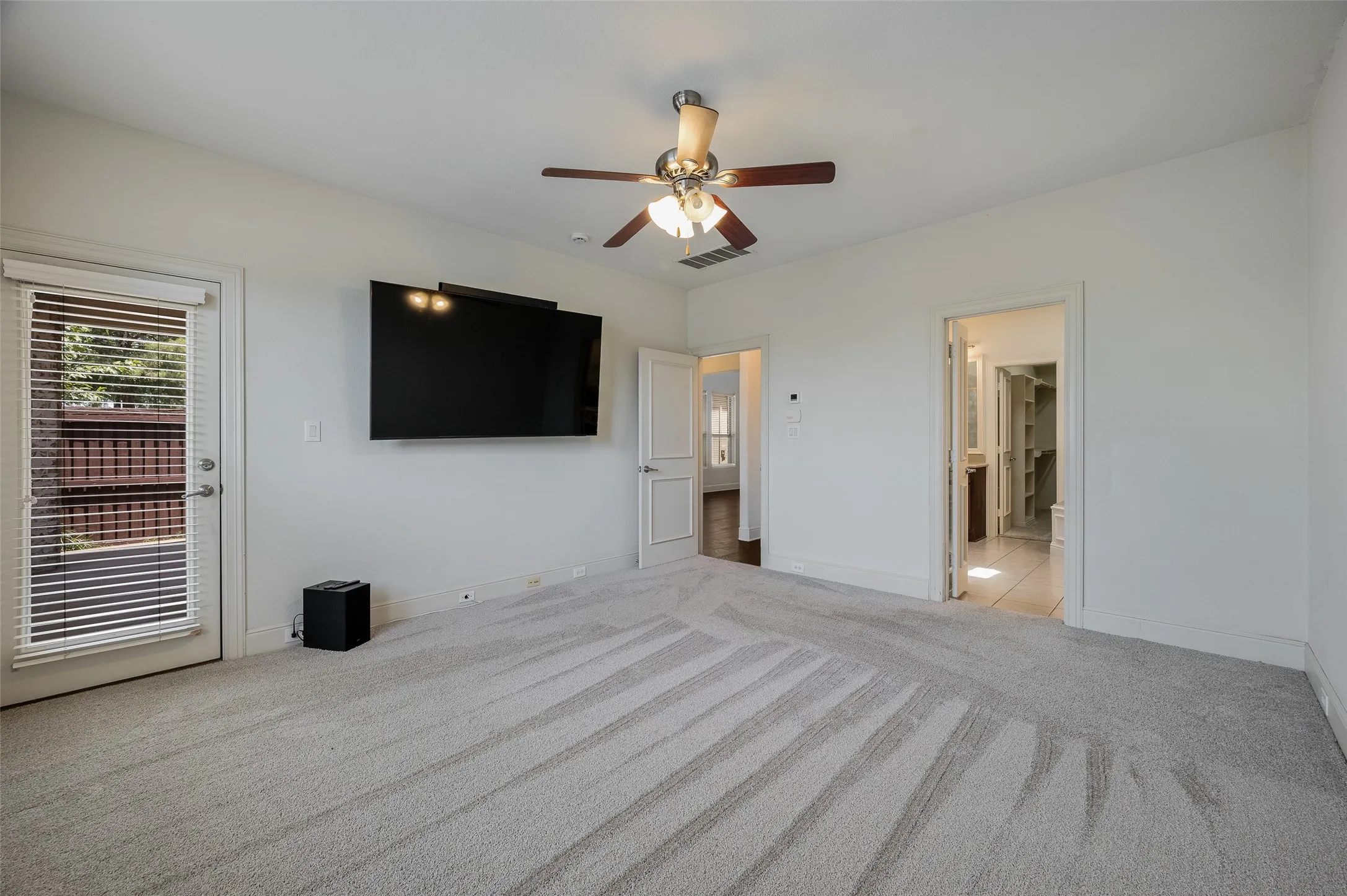 Townhouse For Sale in Dallas County , 2505 Fountain Cove, Carrollton, Texas 75006, 2 Bedroom, 3 Bathroom, 2 Garage spaces, 1,806 Sqft, built in 2006, mls#21323892, Real Estate Agent in Carrollton, Homes For Sale in Dallas county, Homes For Sale in Carrollton, Realtor in Carrollton Texas, Real Estate Brokerage Independent Realty Texas, Luminita Cordes Realtor