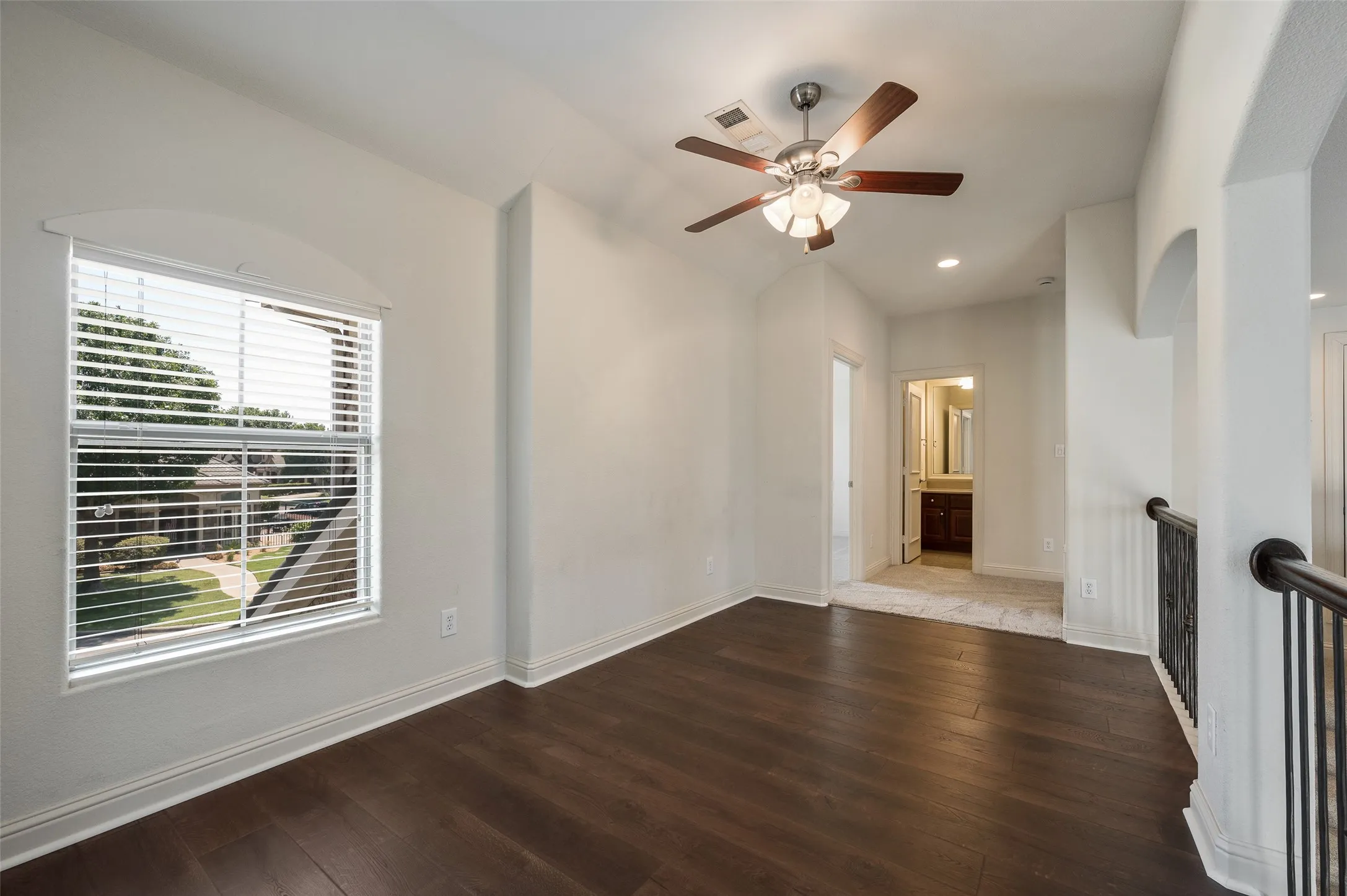 Townhouse For Sale in Dallas County , 2505 Fountain Cove, Carrollton, Texas 75006, 2 Bedroom, 3 Bathroom, 2 Garage spaces, 1,806 Sqft, built in 2006, mls#21323892, Real Estate Agent in Carrollton, Homes For Sale in Dallas county, Homes For Sale in Carrollton, Realtor in Carrollton Texas, Real Estate Brokerage Independent Realty Texas, Luminita Cordes Realtor