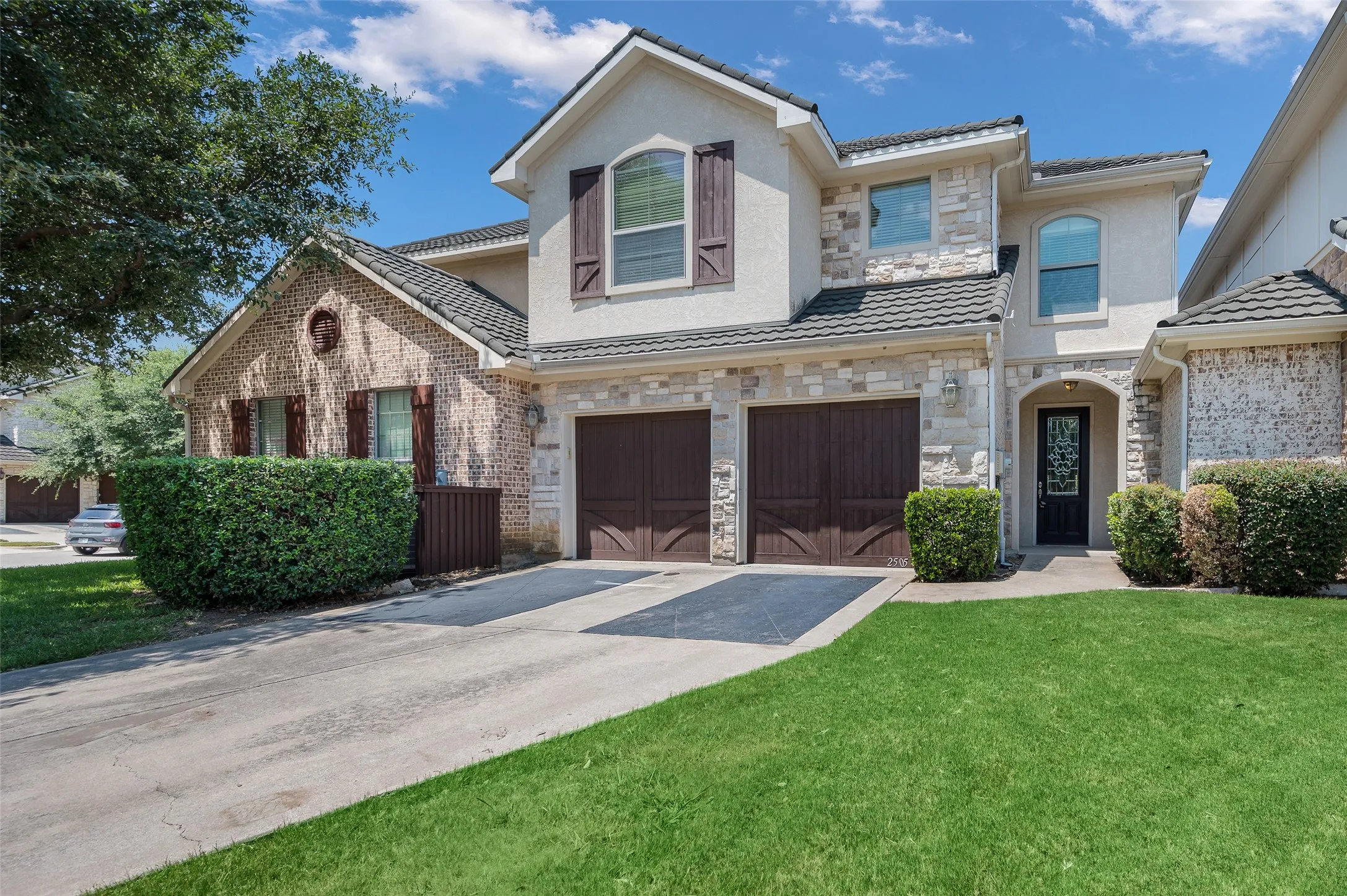 Townhouse For Sale in Dallas County , 2505 Fountain Cove, Carrollton, Texas 75006, 2 Bedroom, 3 Bathroom, 2 Garage spaces, 1,806 Sqft, built in 2006, mls#21323892, Real Estate Agent in Carrollton, Homes For Sale in Dallas county, Homes For Sale in Carrollton, Realtor in Carrollton Texas, Real Estate Brokerage Independent Realty Texas, Luminita Cordes Realtor
