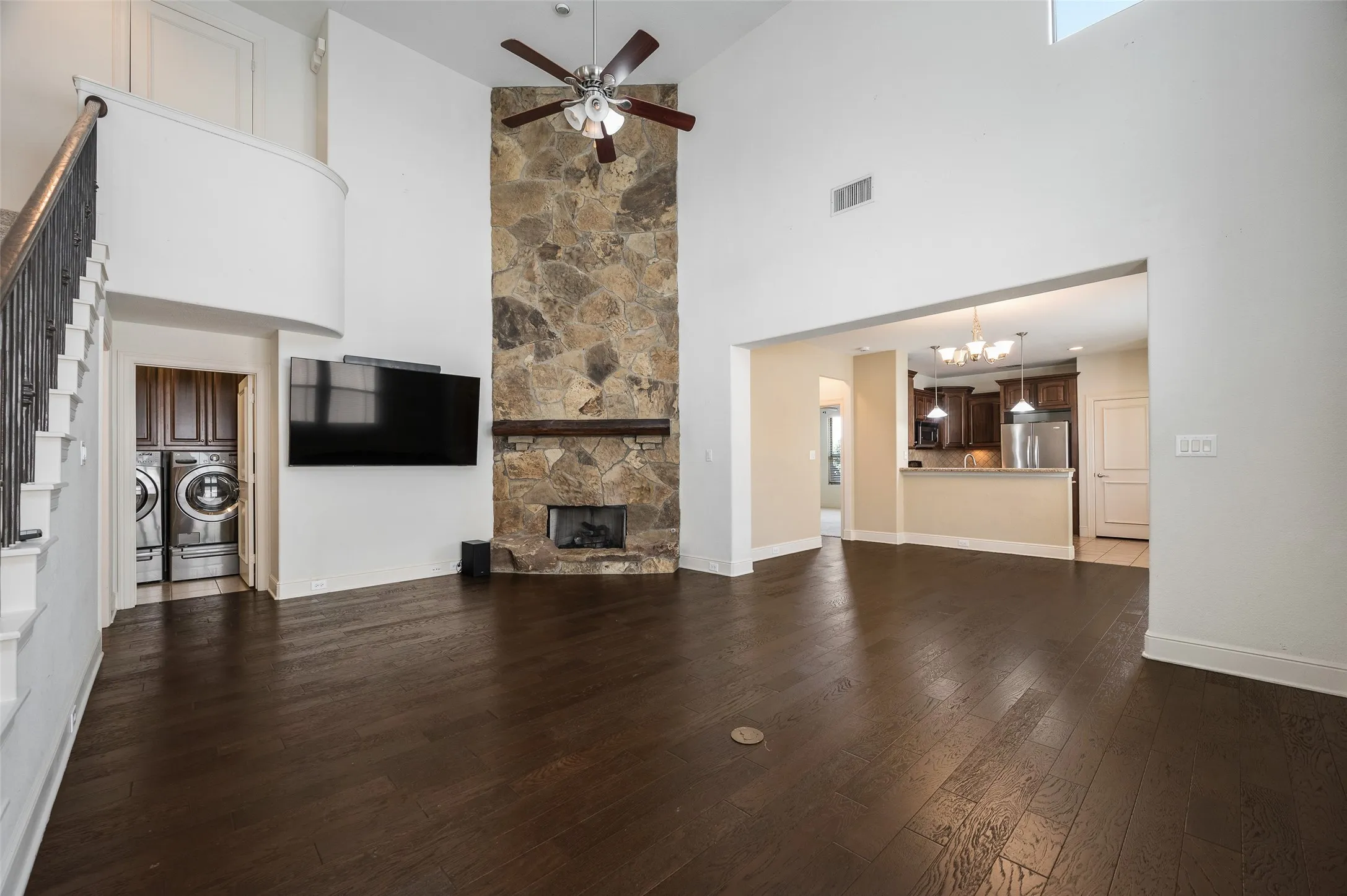 Townhouse For Sale in Dallas County , 2505 Fountain Cove, Carrollton, Texas 75006, 2 Bedroom, 3 Bathroom, 2 Garage spaces, 1,806 Sqft, built in 2006, mls#21323892, Real Estate Agent in Carrollton, Homes For Sale in Dallas county, Homes For Sale in Carrollton, Realtor in Carrollton Texas, Real Estate Brokerage Independent Realty Texas, Luminita Cordes Realtor