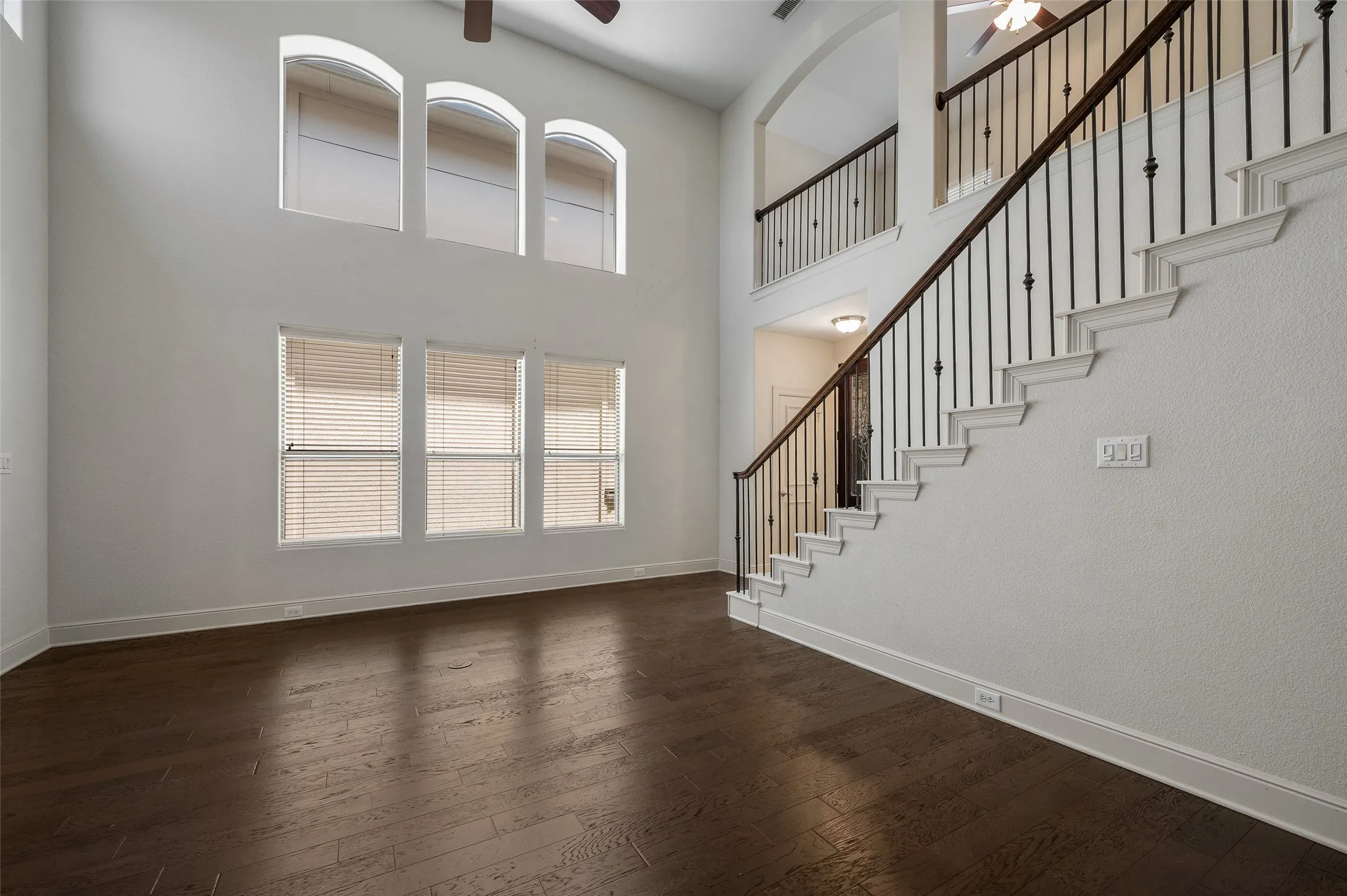 Townhouse For Sale in Dallas County , 2505 Fountain Cove, Carrollton, Texas 75006, 2 Bedroom, 3 Bathroom, 2 Garage spaces, 1,806 Sqft, built in 2006, mls#21323892, Real Estate Agent in Carrollton, Homes For Sale in Dallas county, Homes For Sale in Carrollton, Realtor in Carrollton Texas, Real Estate Brokerage Independent Realty Texas, Luminita Cordes Realtor