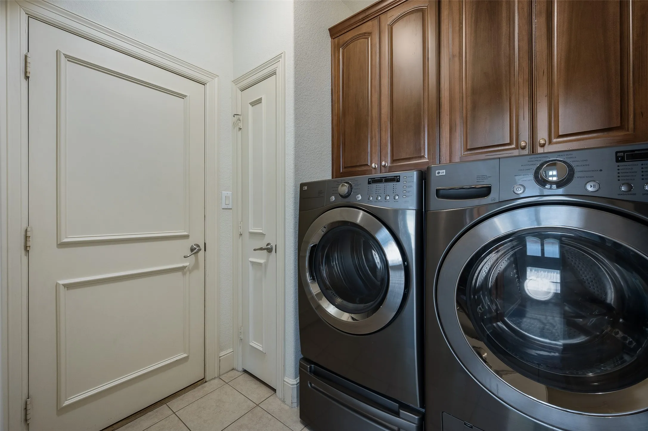 Townhouse For Sale in Dallas County , 2505 Fountain Cove, Carrollton, Texas 75006, 2 Bedroom, 3 Bathroom, 2 Garage spaces, 1,806 Sqft, built in 2006, mls#21323892, Real Estate Agent in Carrollton, Homes For Sale in Dallas county, Homes For Sale in Carrollton, Realtor in Carrollton Texas, Real Estate Brokerage Independent Realty Texas, Luminita Cordes Realtor