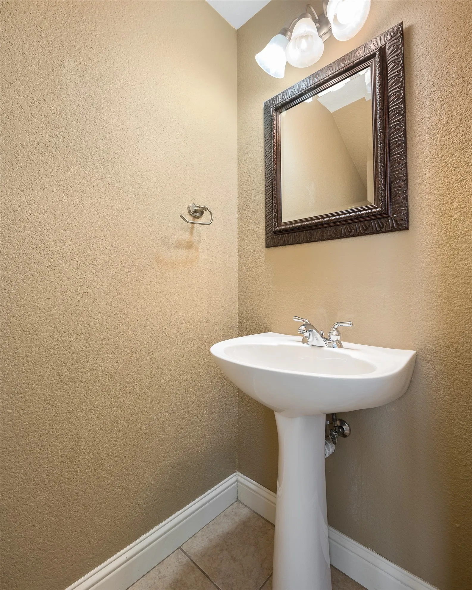 Townhouse For Sale in Dallas County , 2505 Fountain Cove, Carrollton, Texas 75006, 2 Bedroom, 3 Bathroom, 2 Garage spaces, 1,806 Sqft, built in 2006, mls#21323892, Real Estate Agent in Carrollton, Homes For Sale in Dallas county, Homes For Sale in Carrollton, Realtor in Carrollton Texas, Real Estate Brokerage Independent Realty Texas, Luminita Cordes Realtor