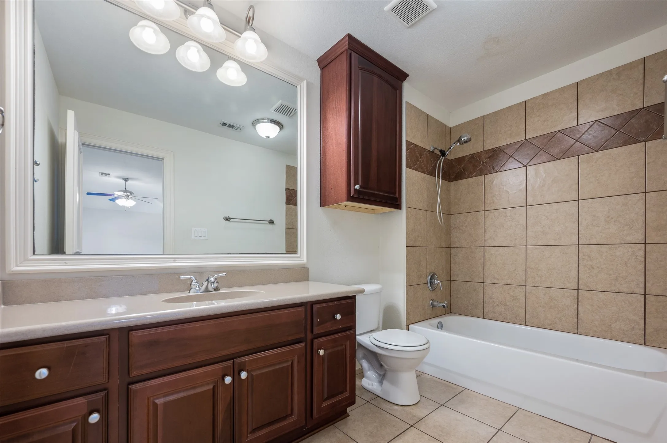 Townhouse For Sale in Dallas County , 2505 Fountain Cove, Carrollton, Texas 75006, 2 Bedroom, 3 Bathroom, 2 Garage spaces, 1,806 Sqft, built in 2006, mls#21323892, Real Estate Agent in Carrollton, Homes For Sale in Dallas county, Homes For Sale in Carrollton, Realtor in Carrollton Texas, Real Estate Brokerage Independent Realty Texas, Luminita Cordes Realtor