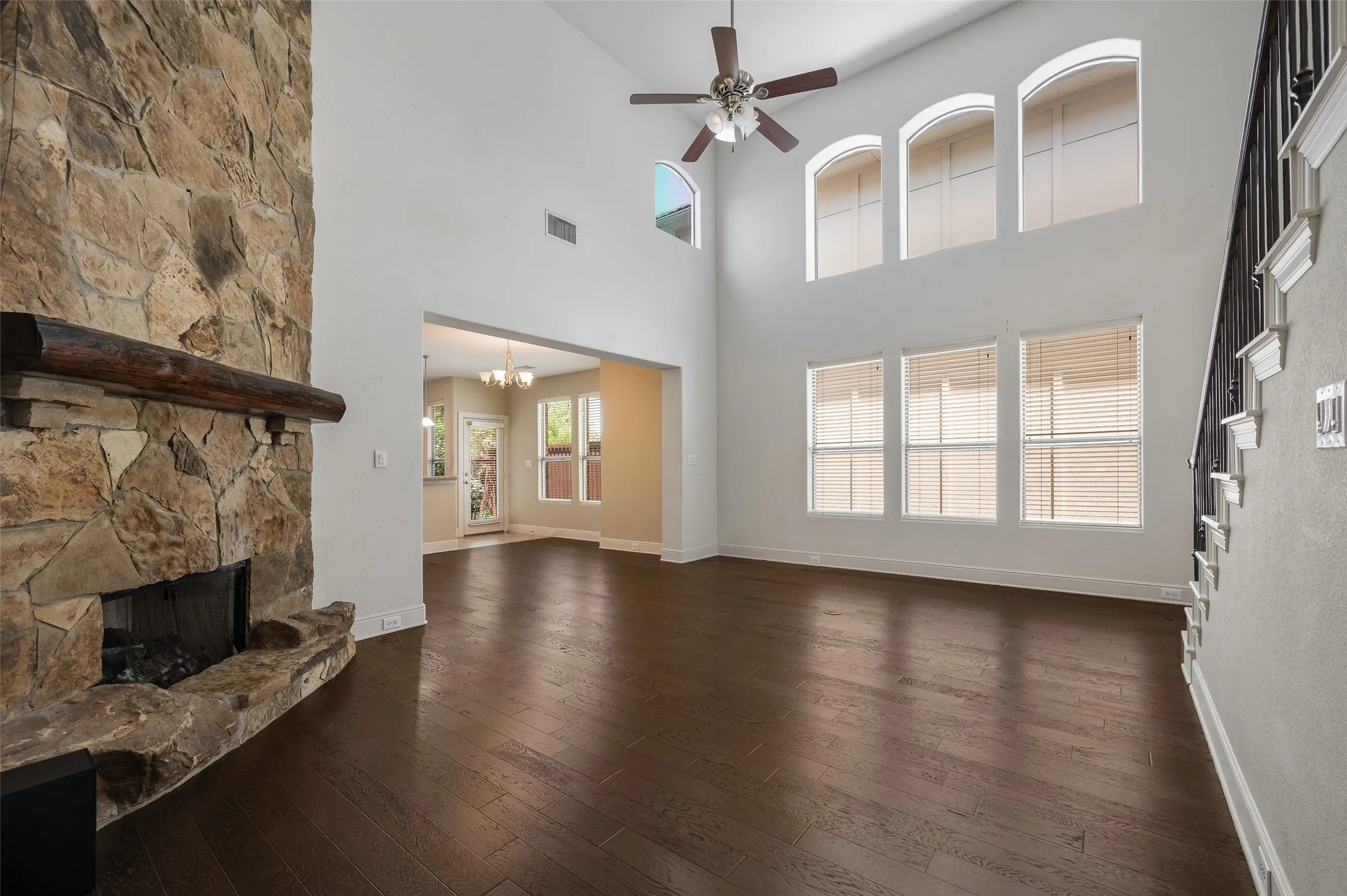 Townhouse For Sale in Dallas County , 2505 Fountain Cove, Carrollton, Texas 75006, 2 Bedroom, 3 Bathroom, 2 Garage spaces, 1,806 Sqft, built in 2006, mls#21323892, Real Estate Agent in Carrollton, Homes For Sale in Dallas county, Homes For Sale in Carrollton, Realtor in Carrollton Texas, Real Estate Brokerage Independent Realty Texas, Luminita Cordes Realtor